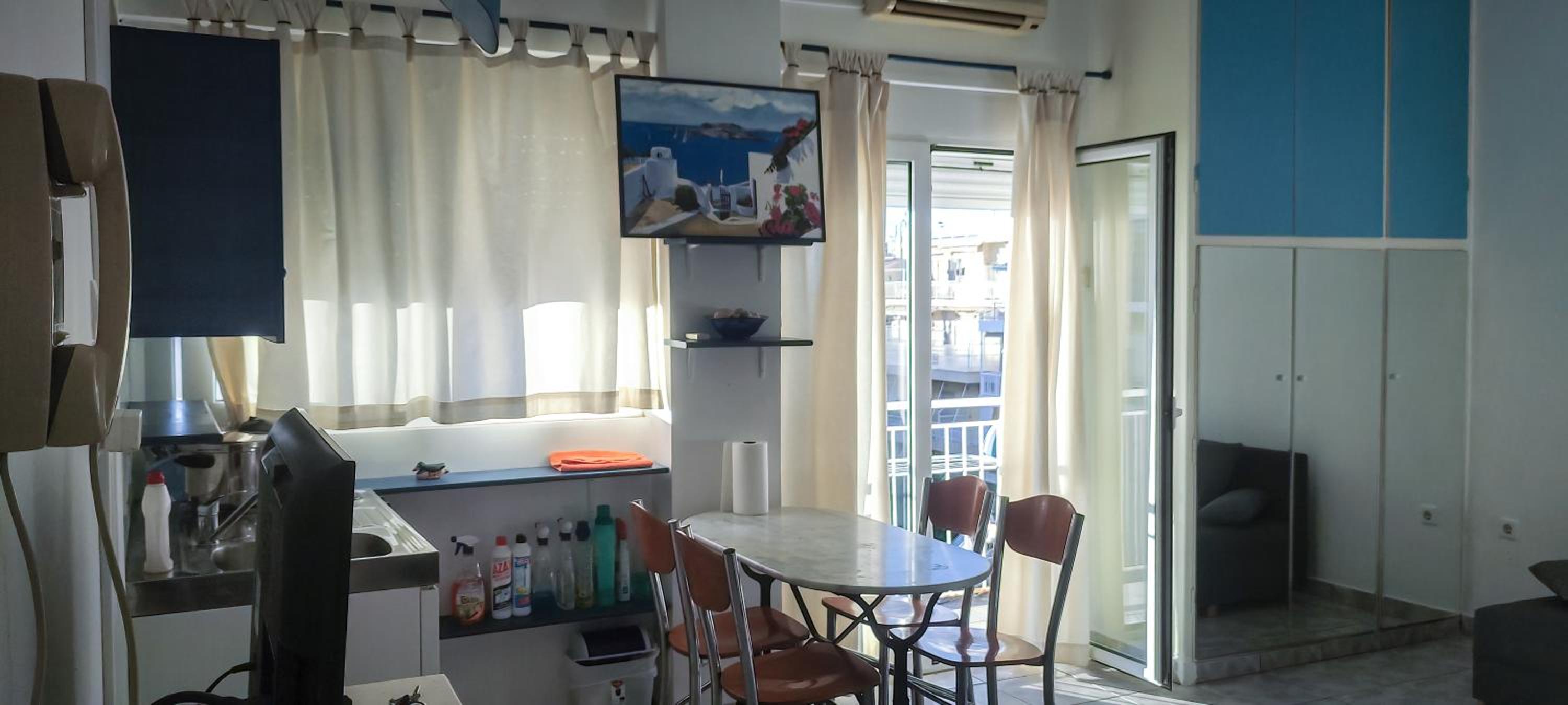 Studio Apartment photo 2