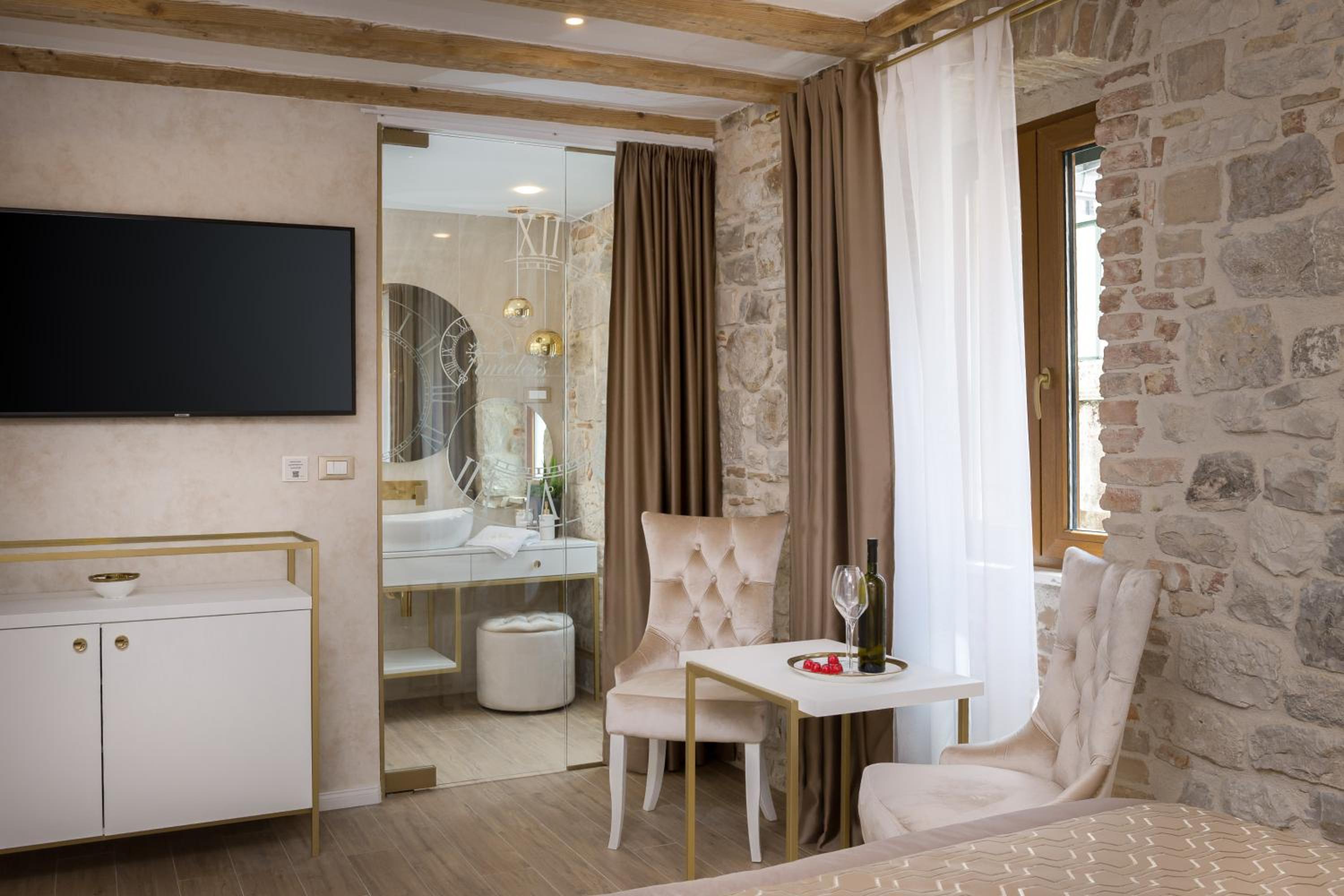 Deluxe Double Room photo 2