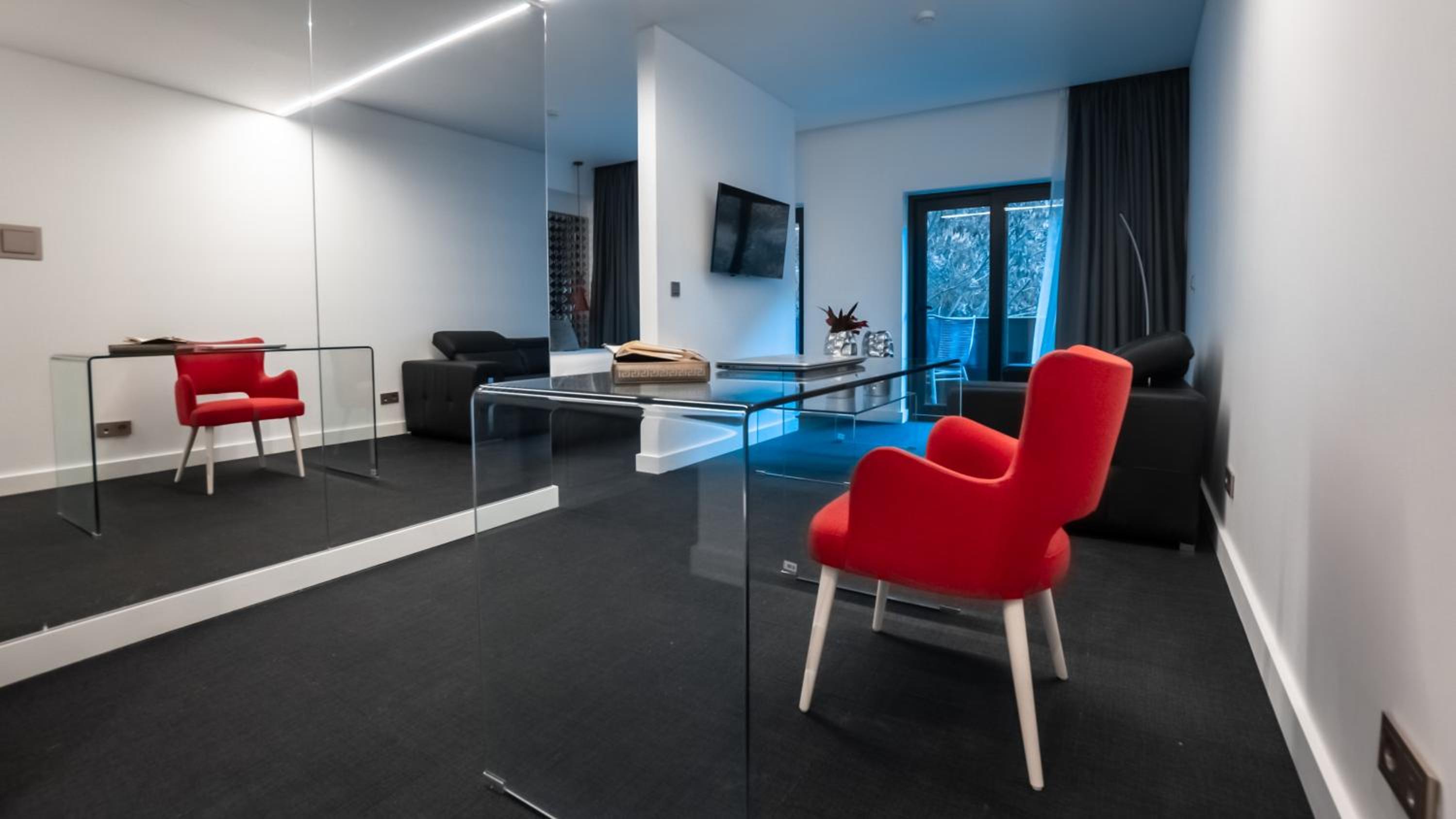 Suite - Photo 5