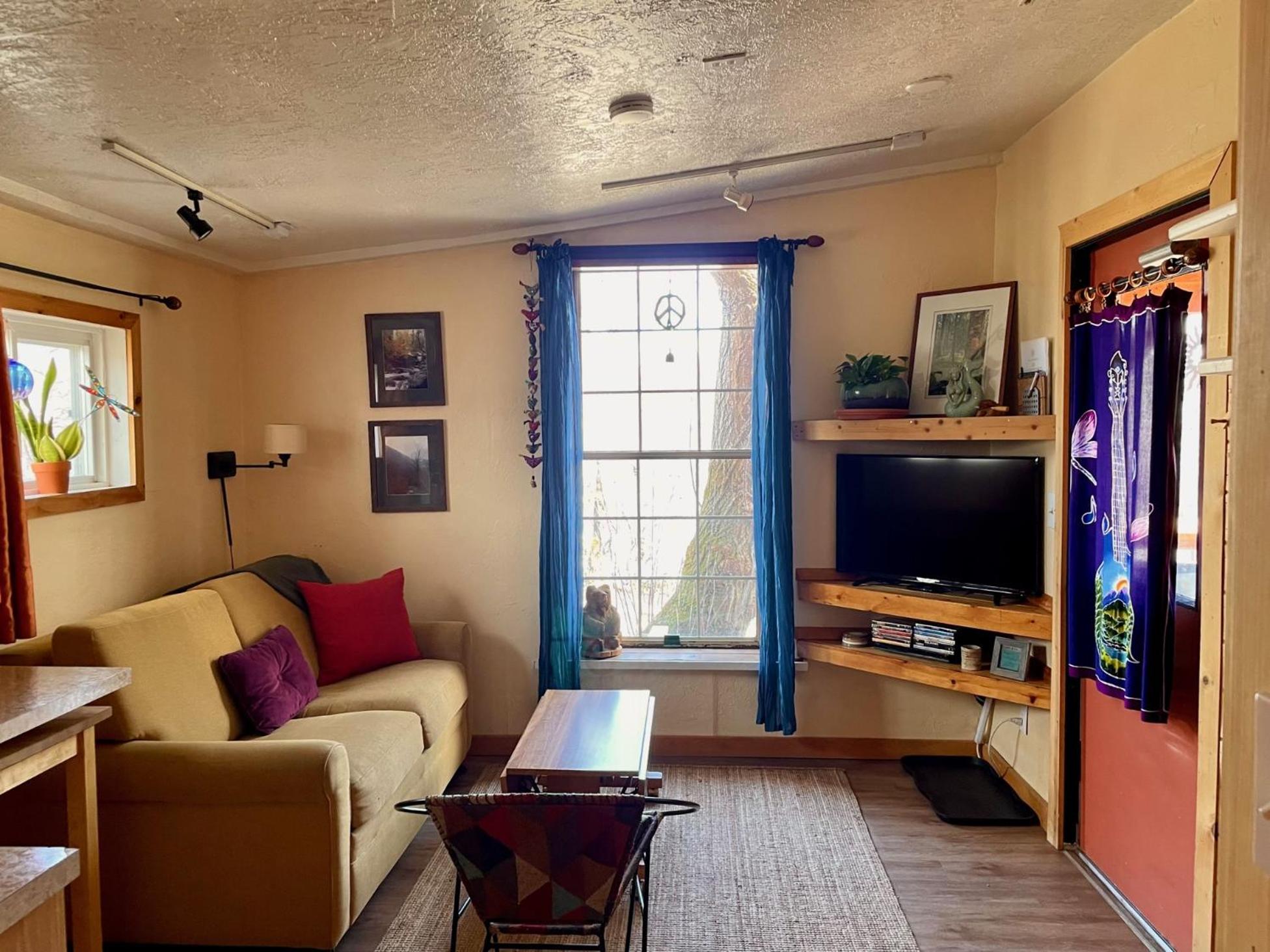 Two-Bedroom House photo 2