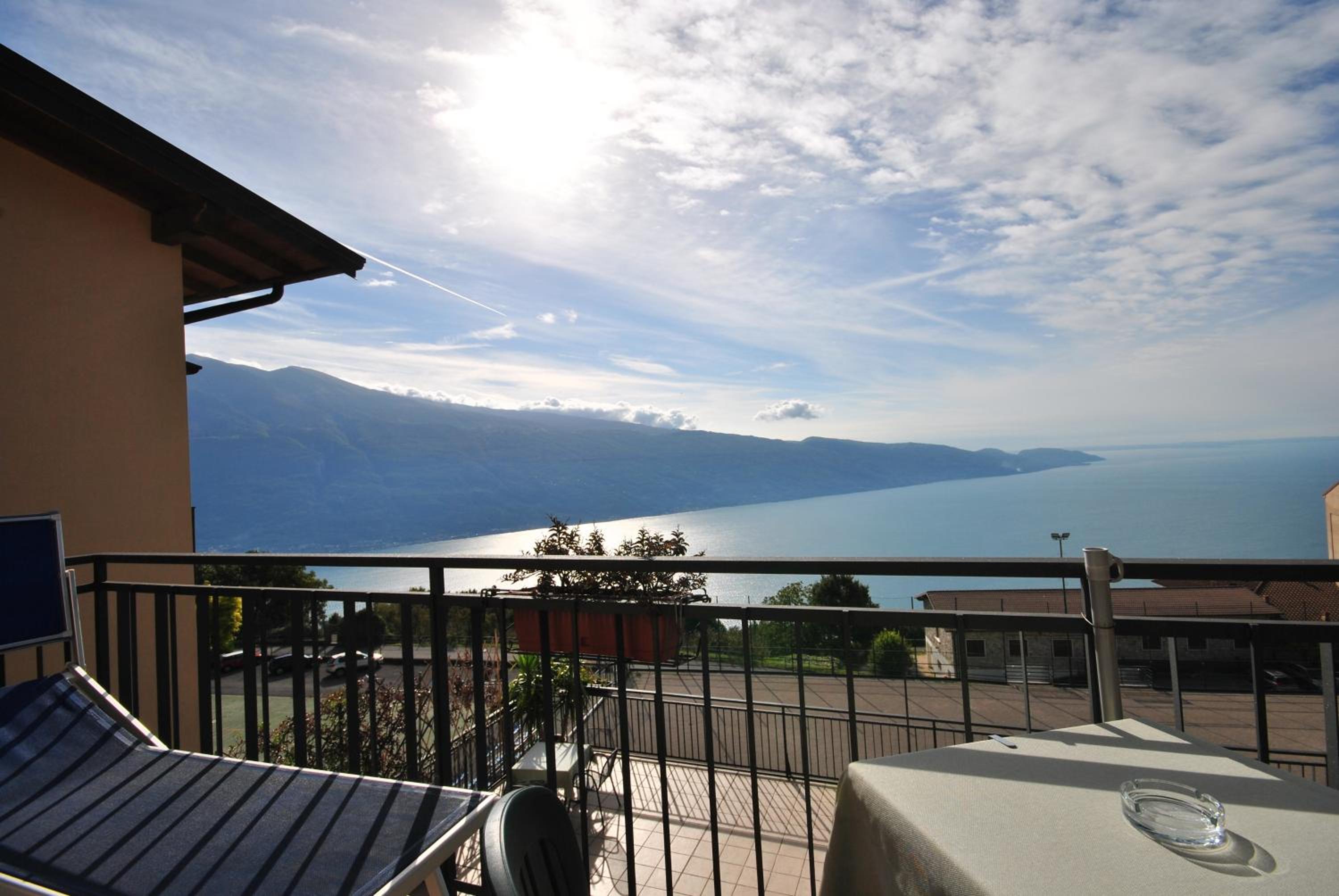 Superior Double or Twin Room with Lake View - Photo 3