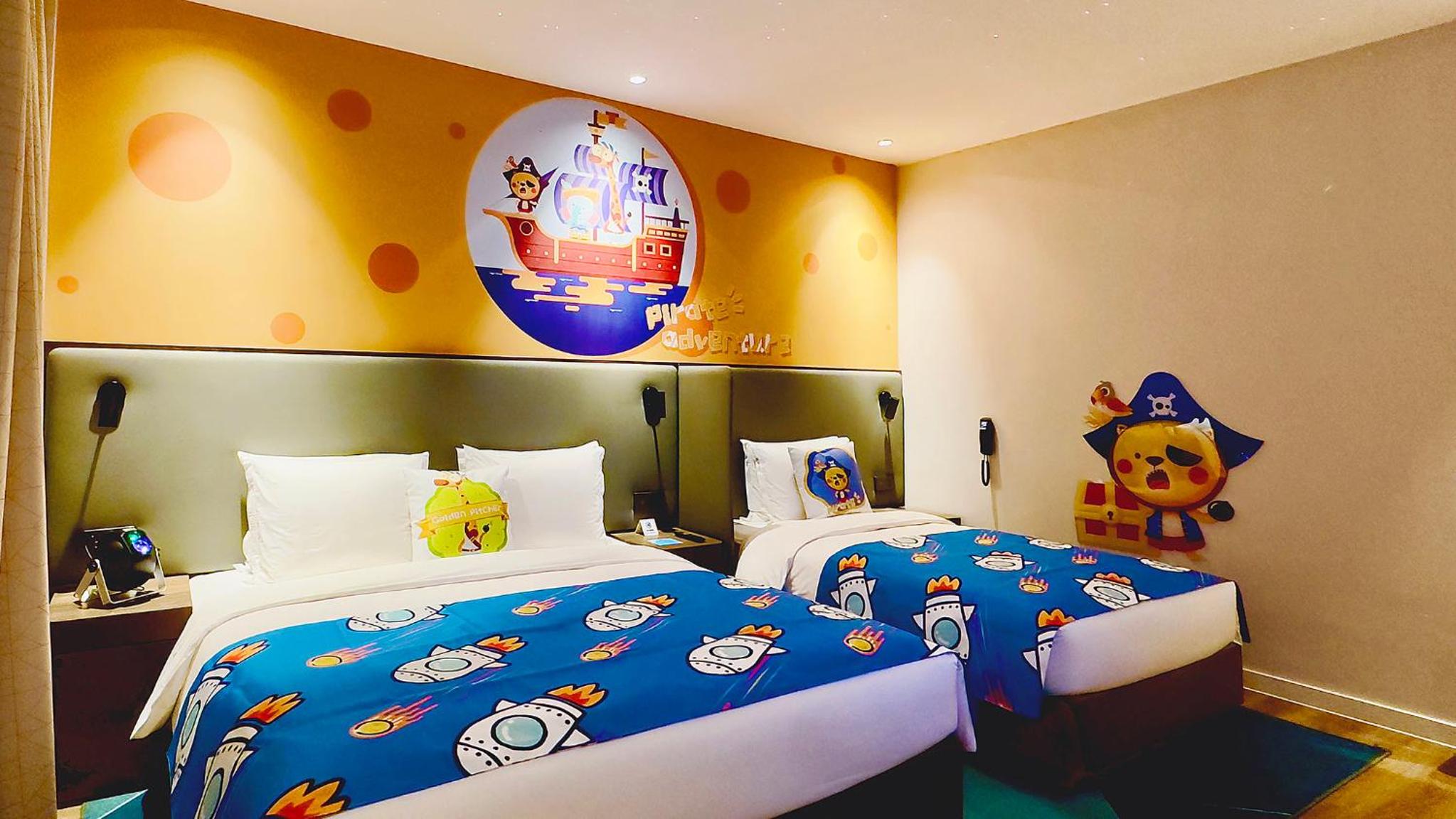 Standard Room with One King and One Single Bed - Kid Theme