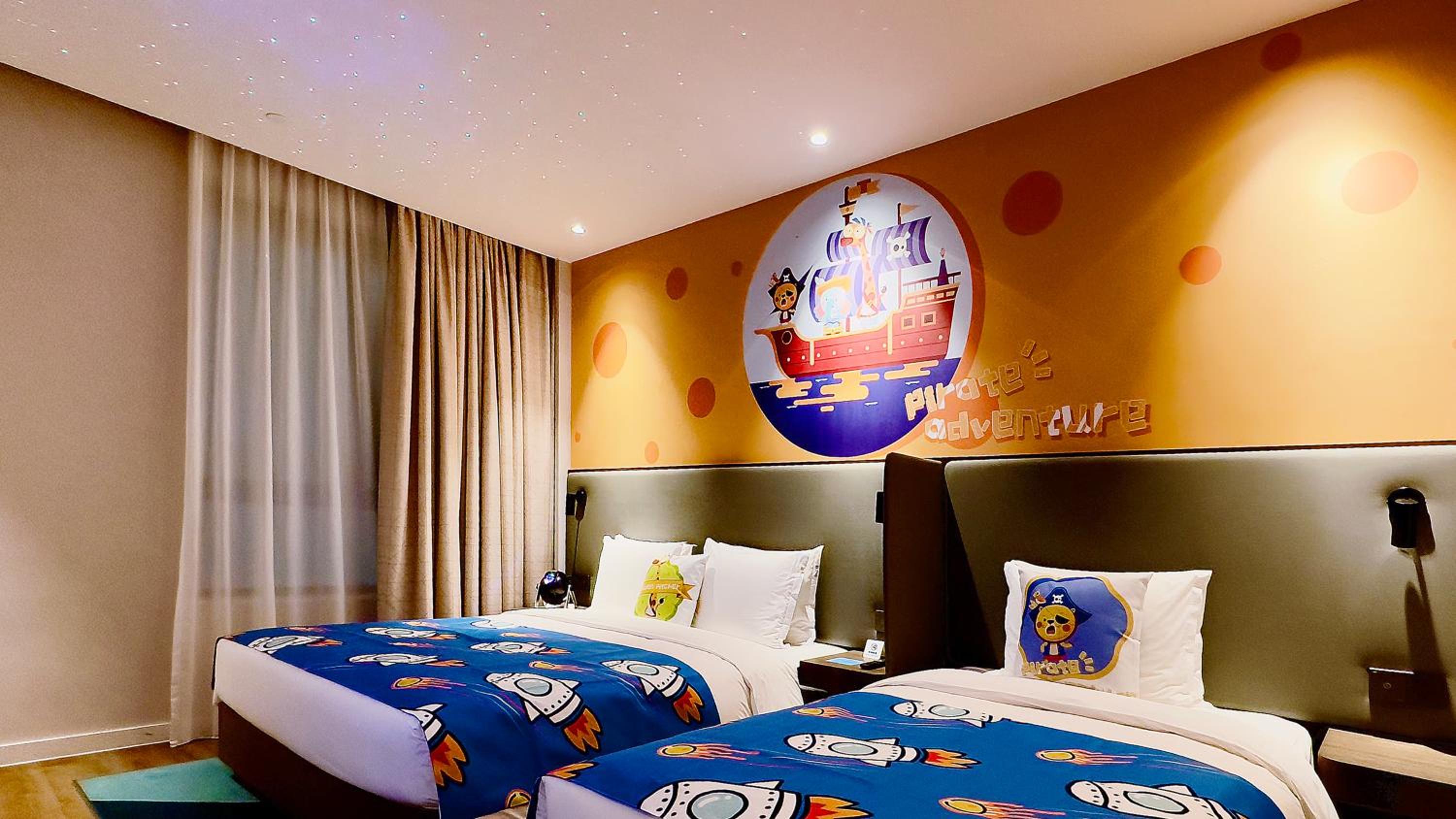 Standard Room with One King and One Single Bed - Kid Theme