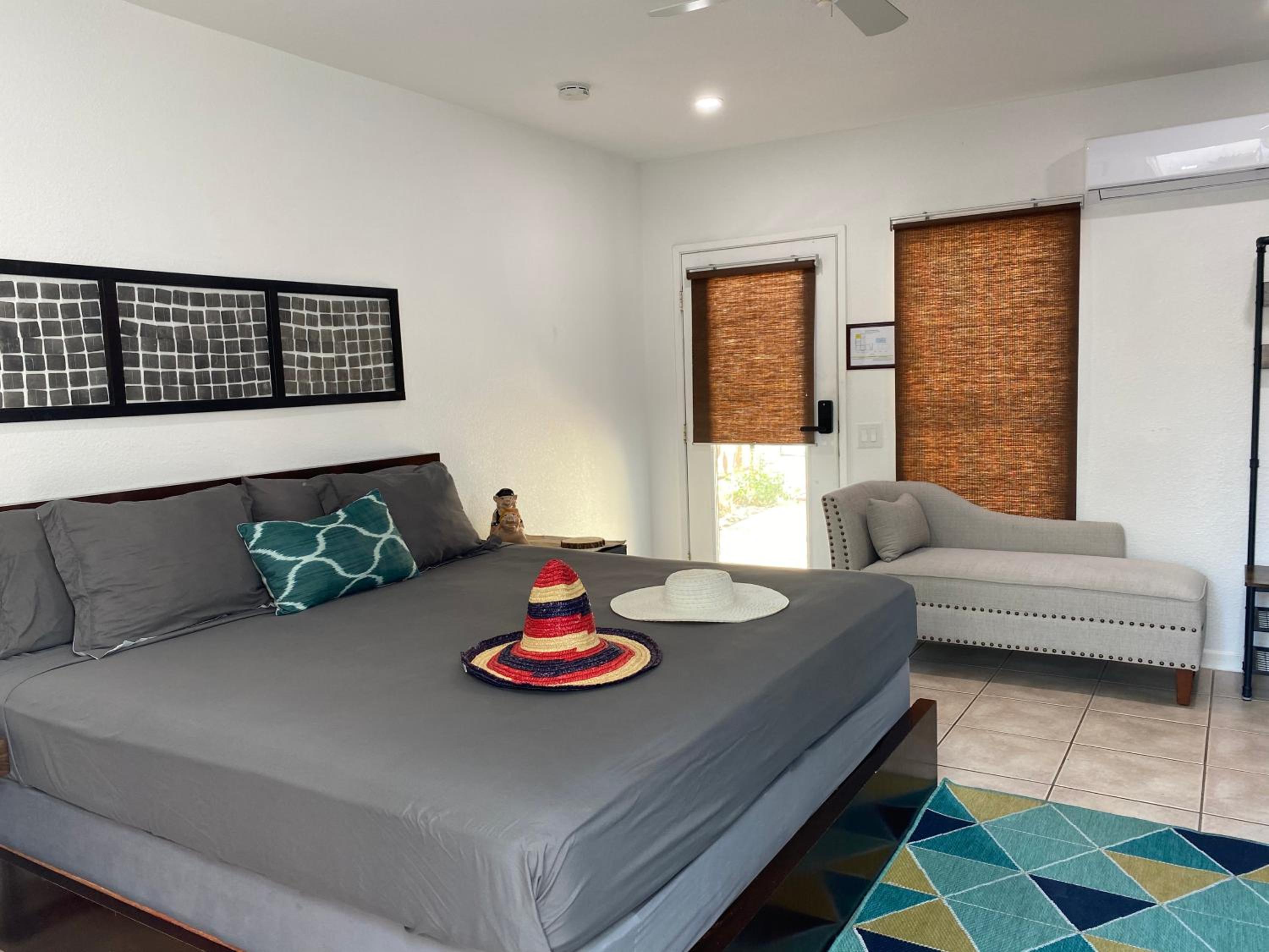 Double Room with Patio - Photo 1