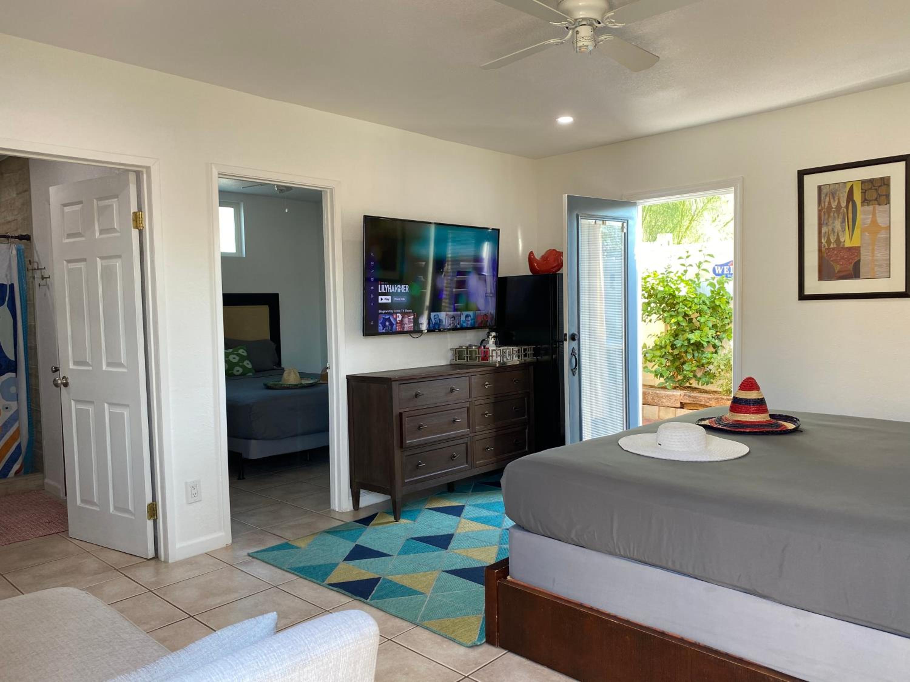 Double Room with Patio - Photo 14