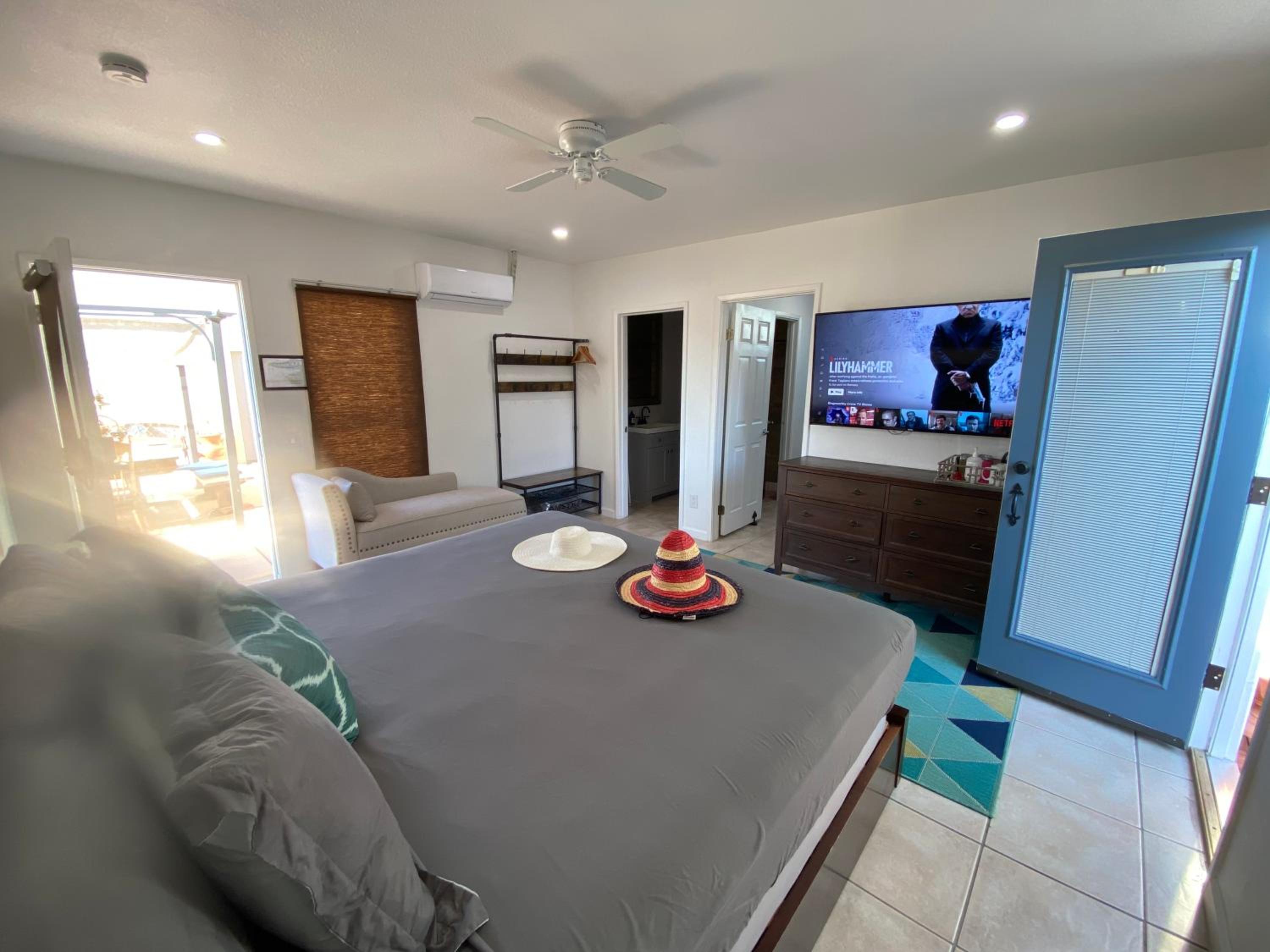 Double Room with Patio - Photo 16