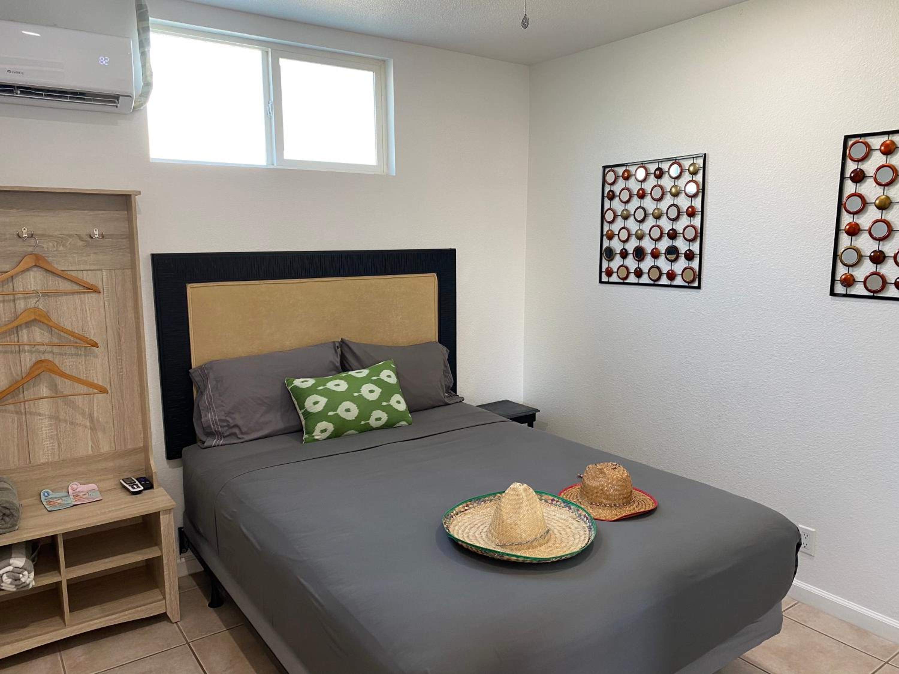 Double Room with Patio - Photo 12
