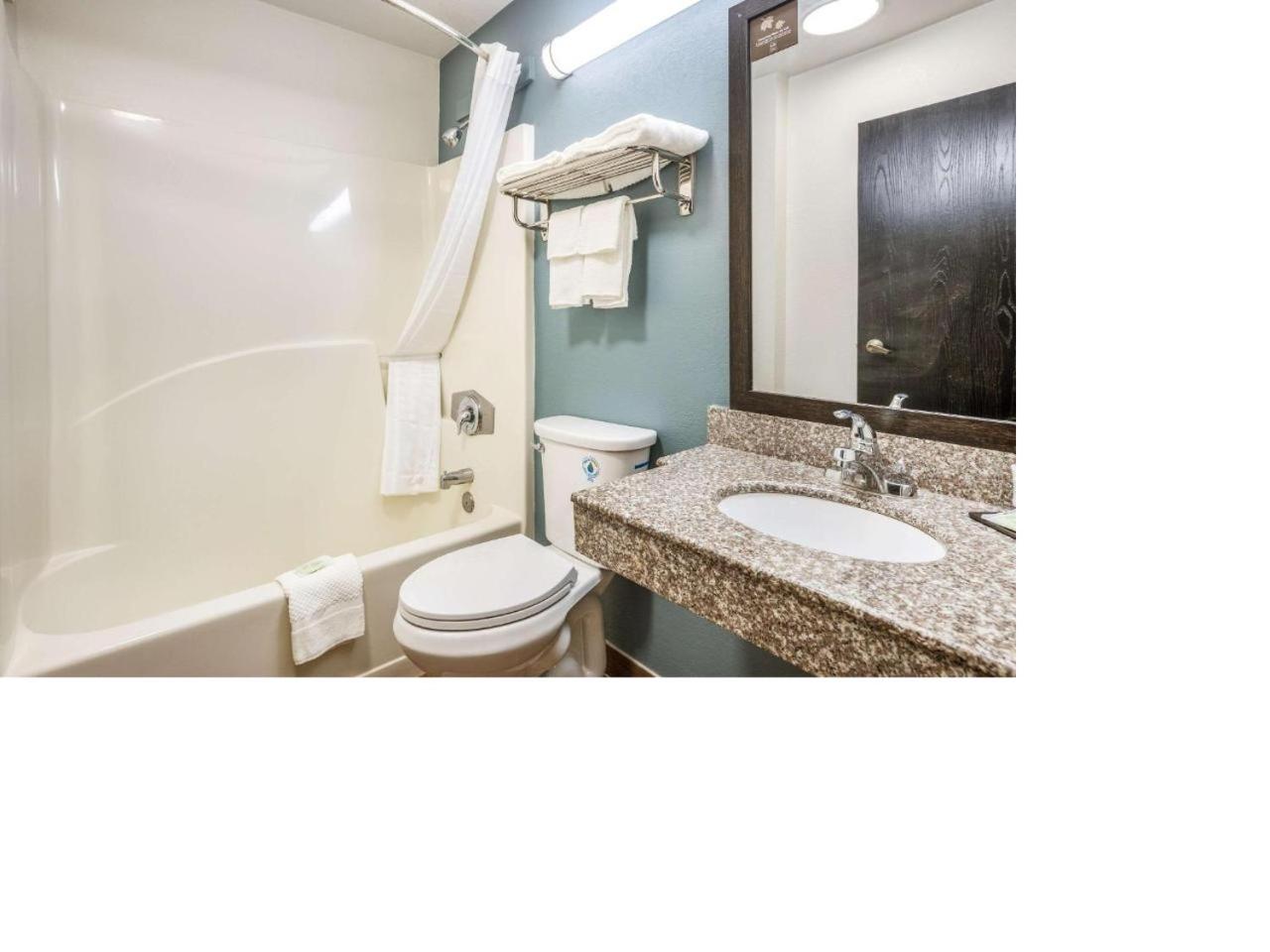 Queen Room - Non Smoking - Photo 6