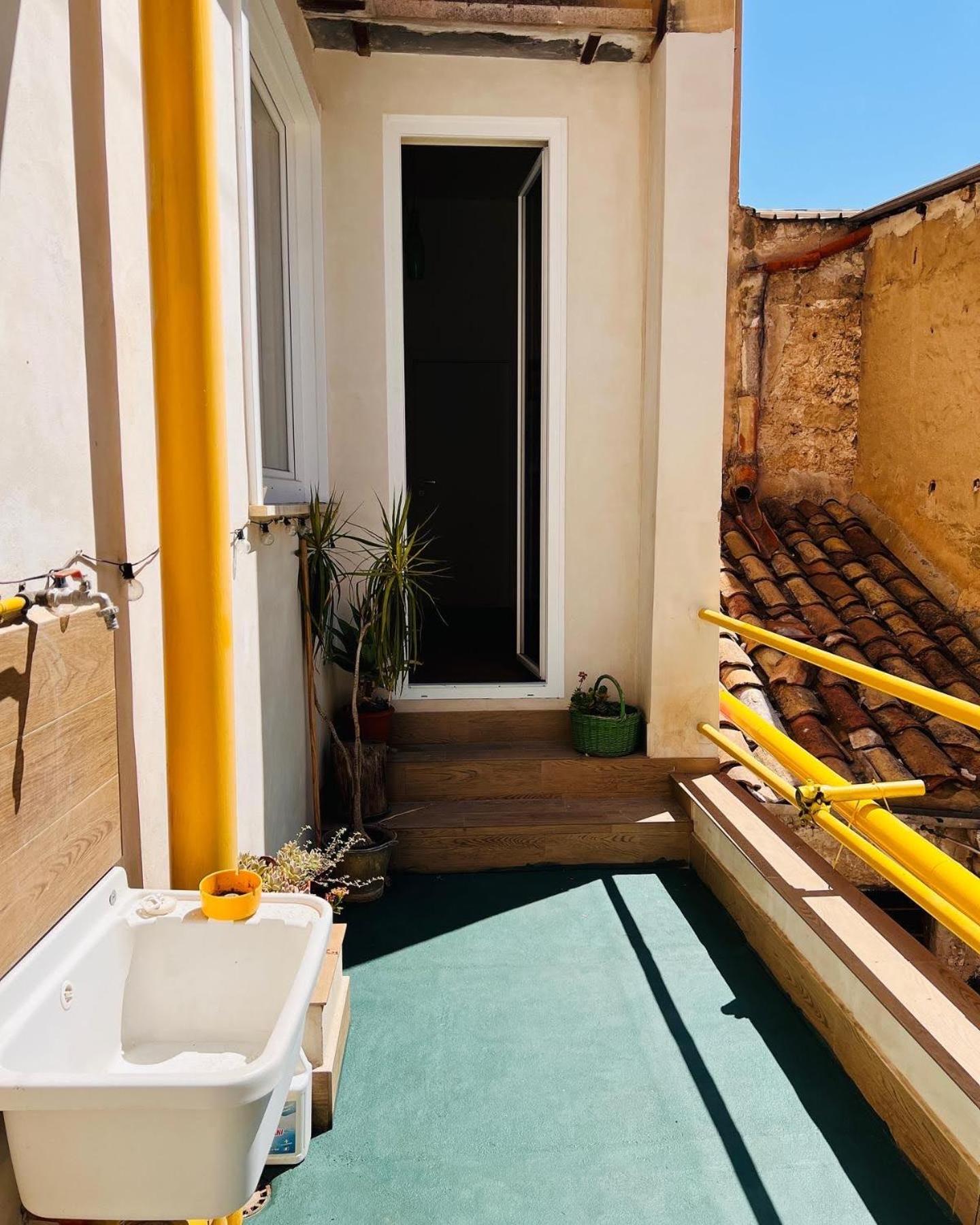 Double Room with Private External Bathroom - Photo 10