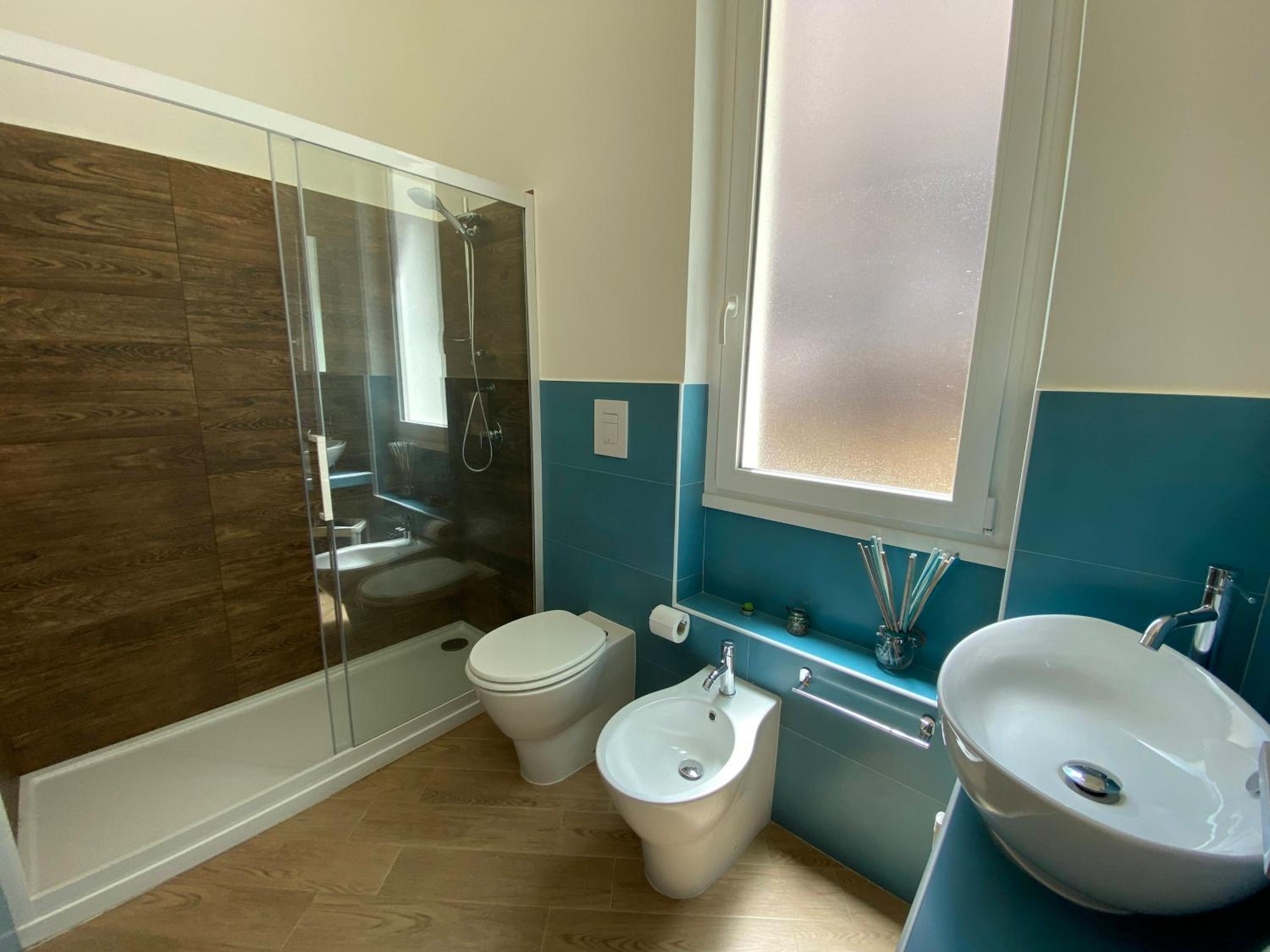 Double Room with Private External Bathroom - Photo 13