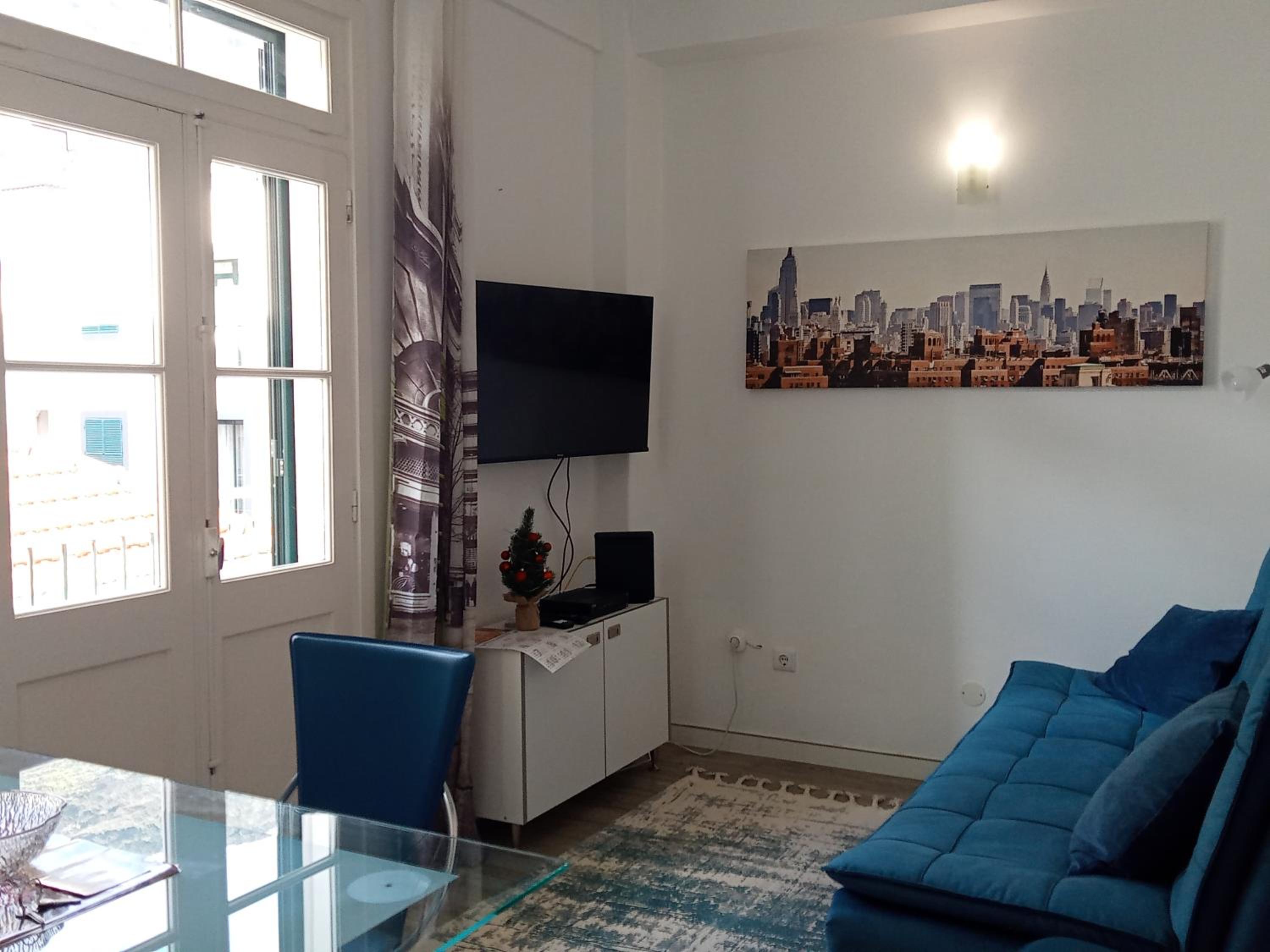 One-Bedroom Apartment photo 1