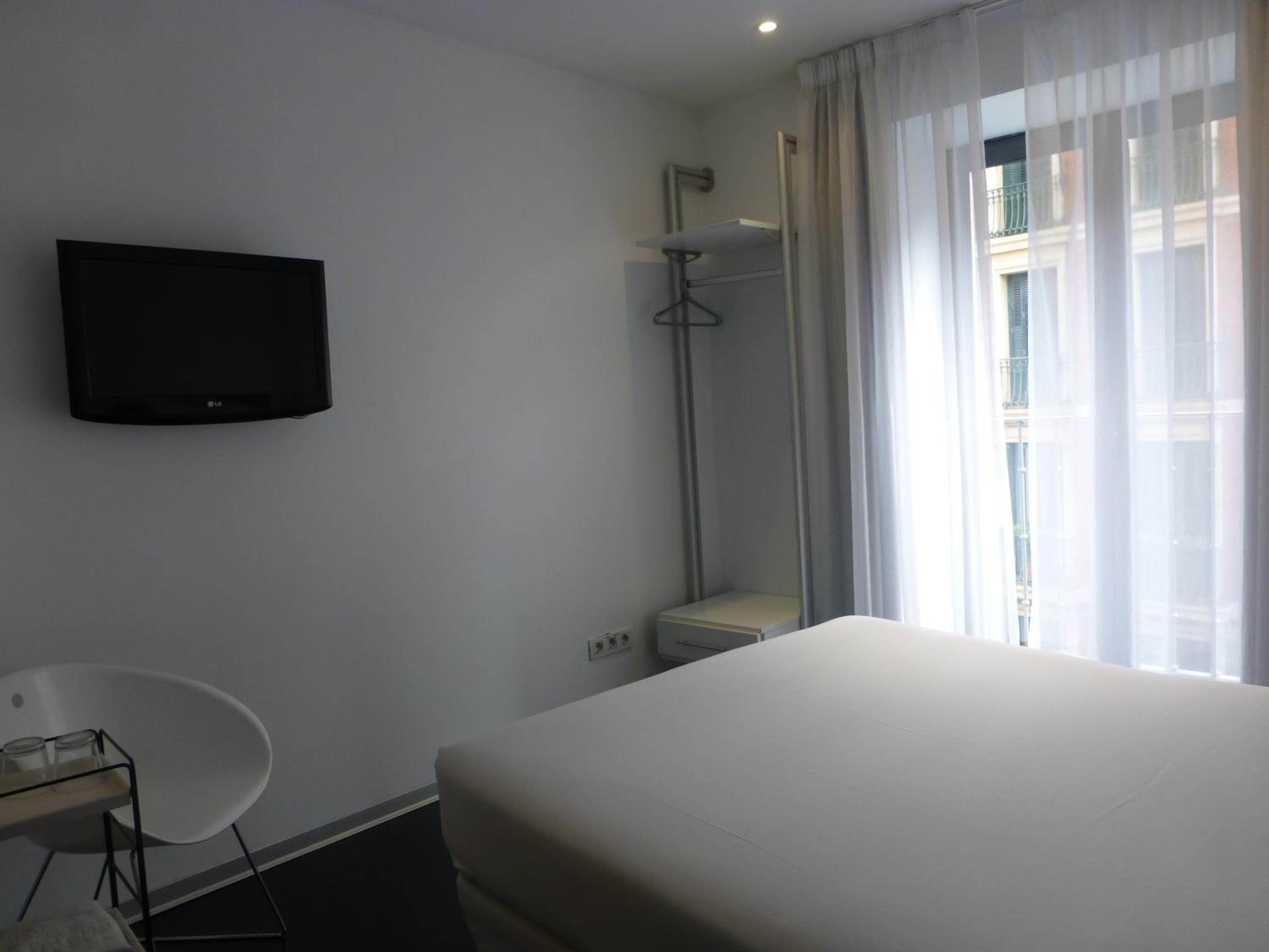Standard Double or Twin Room - Photo 1
