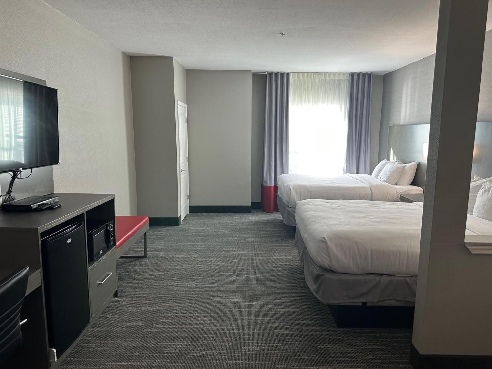 Suite with Two Queen Beds - Accessible/Non-Smoking - Photo 4