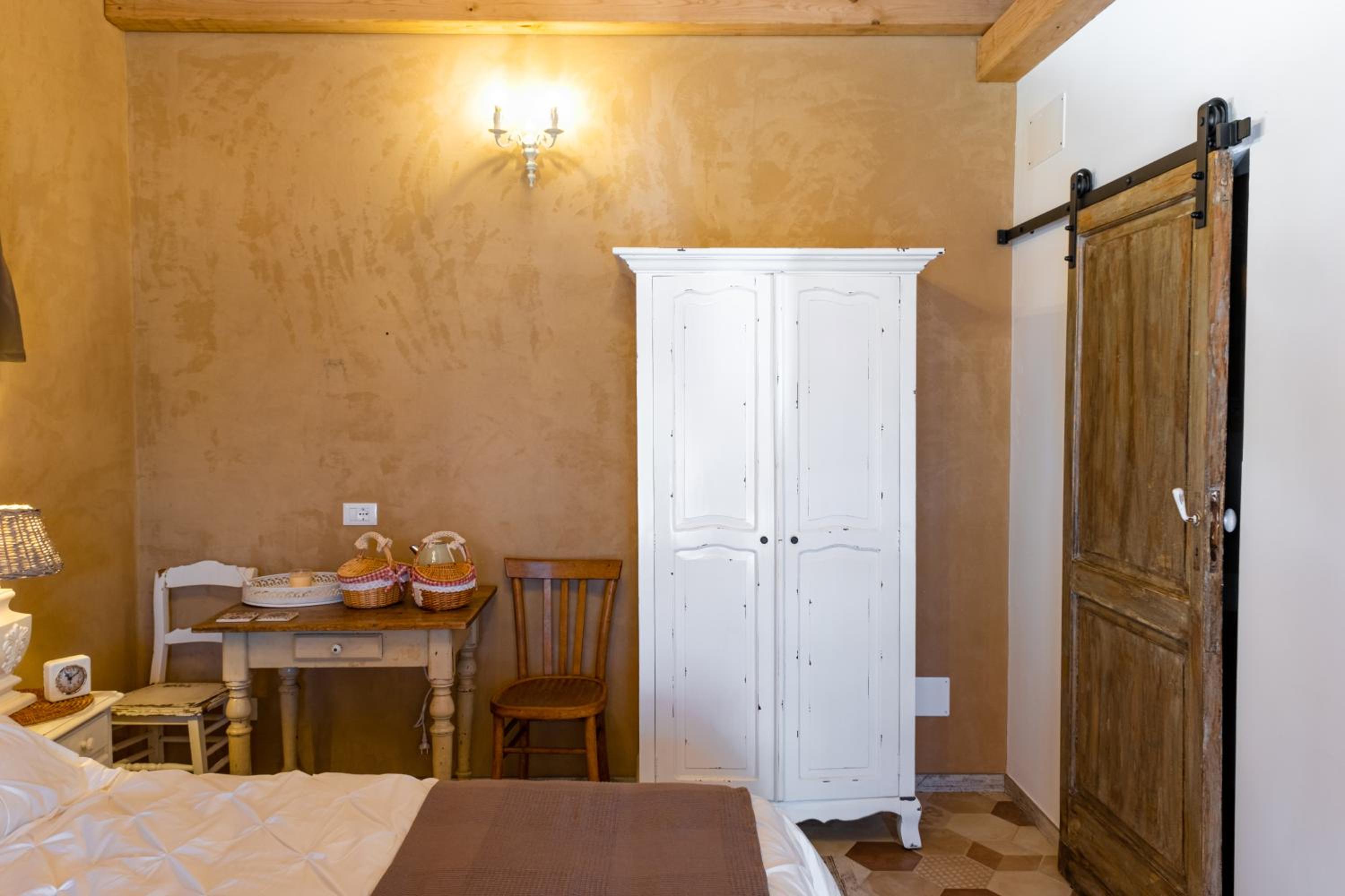 Double Room with Private Bathroom photo 3