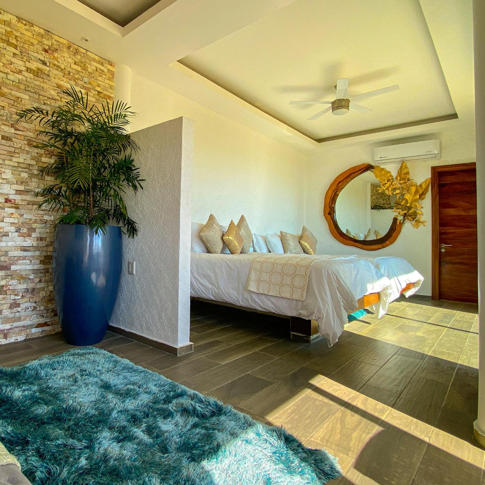 Junior Suite with Balcony - Photo 1