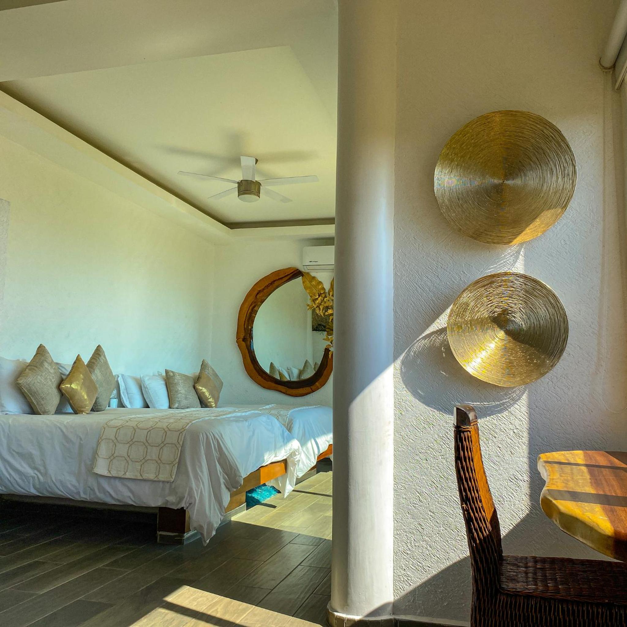 Junior Suite with Balcony - Photo 4