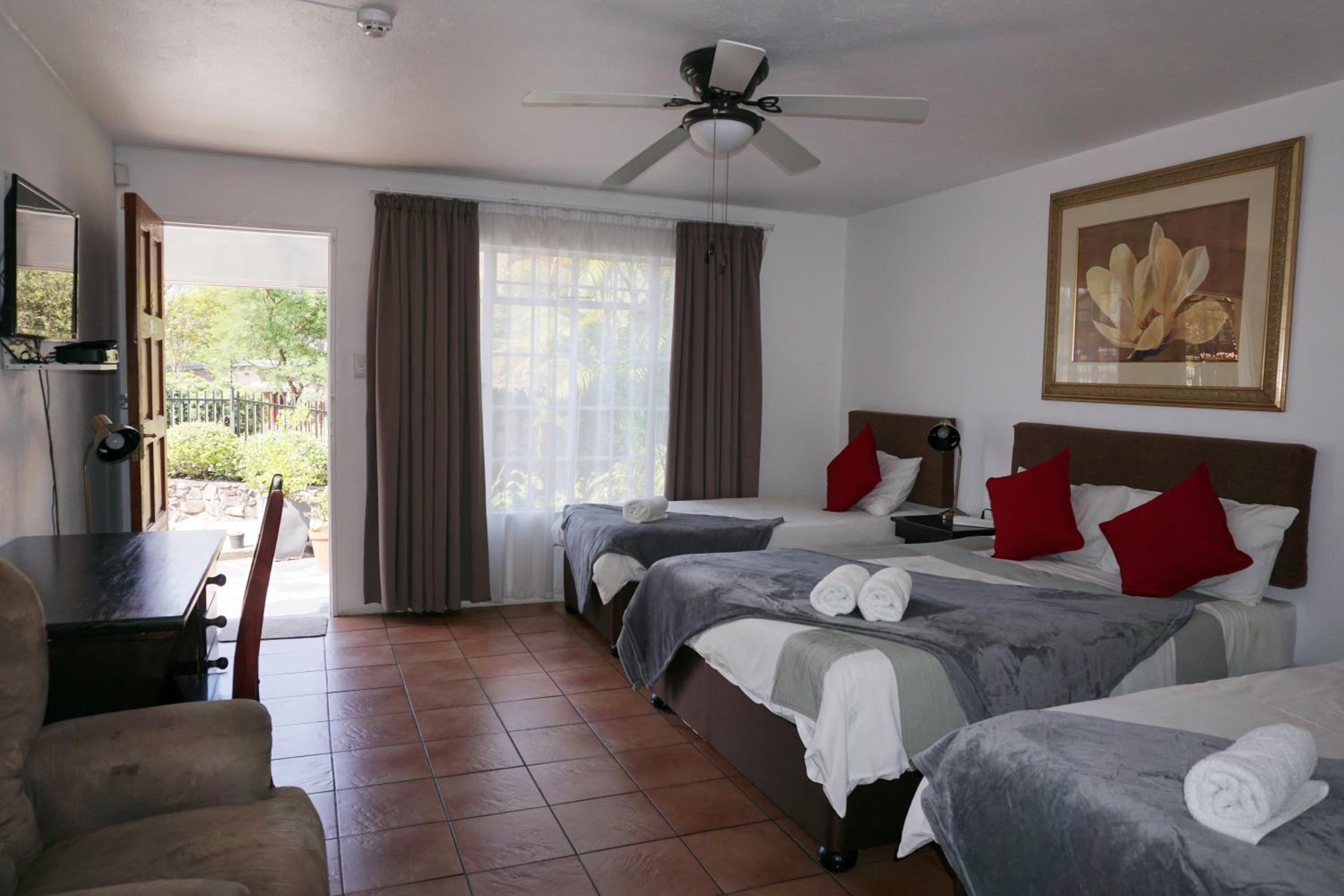 Large Double Room - Photo 1