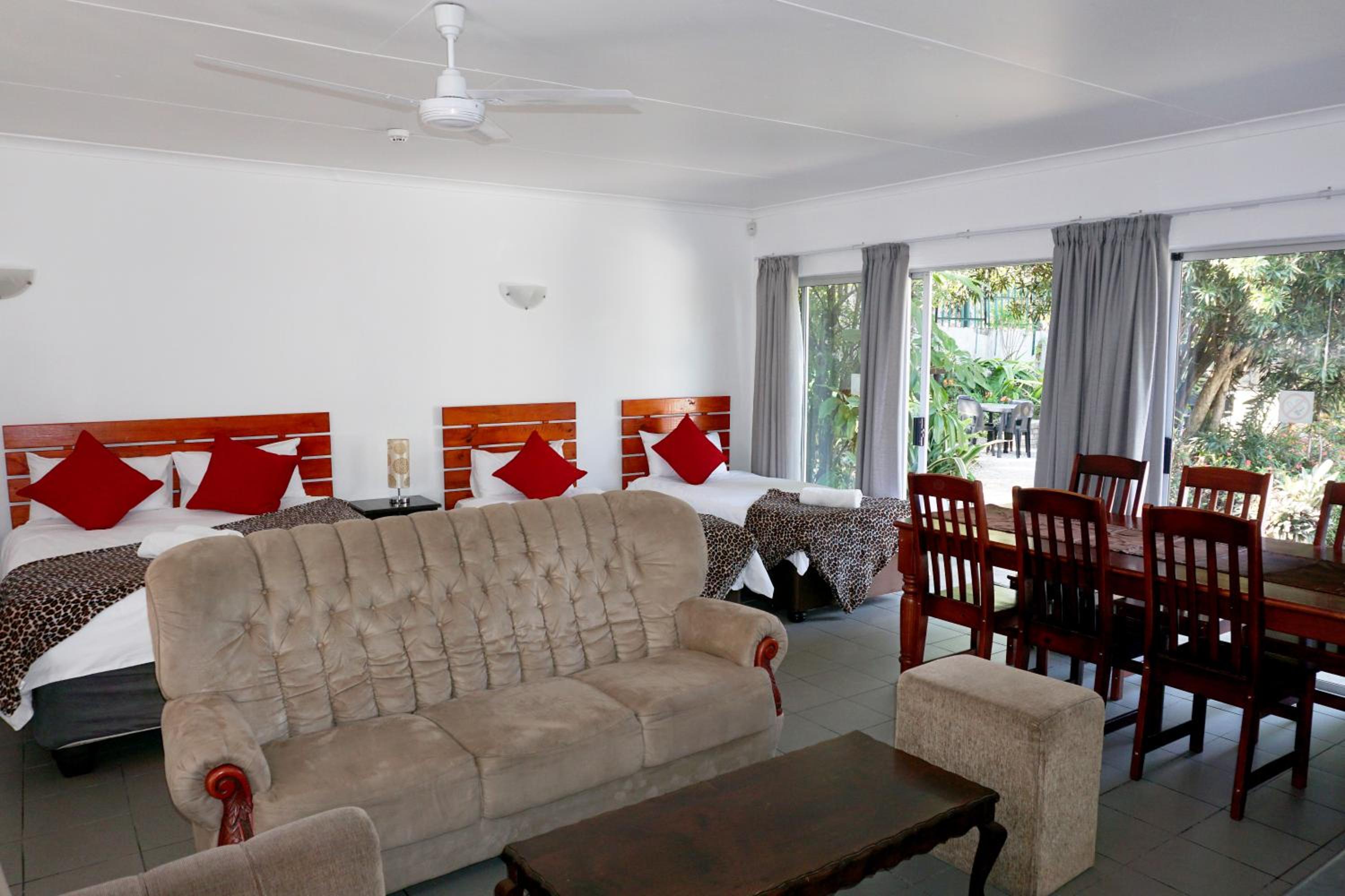 Family Studio - Photo 1