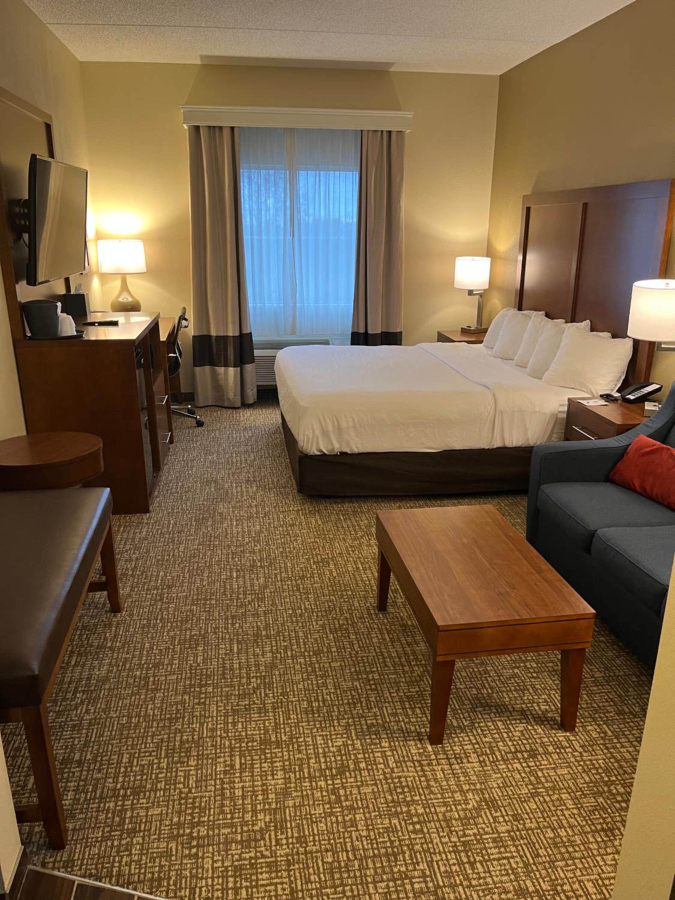 King Suite - Non-Smoking - Photo 3