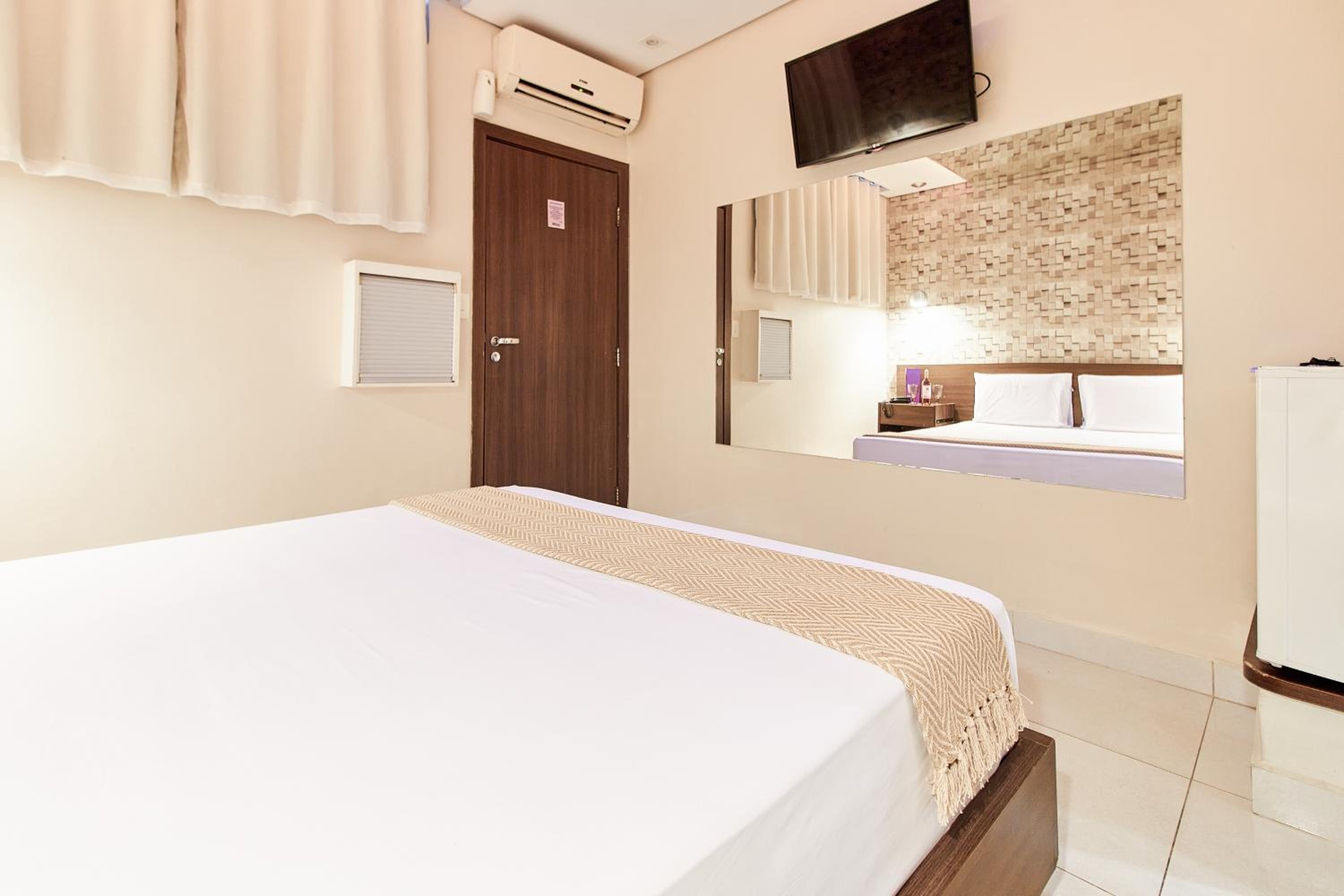 Standard Suite - Photo 2