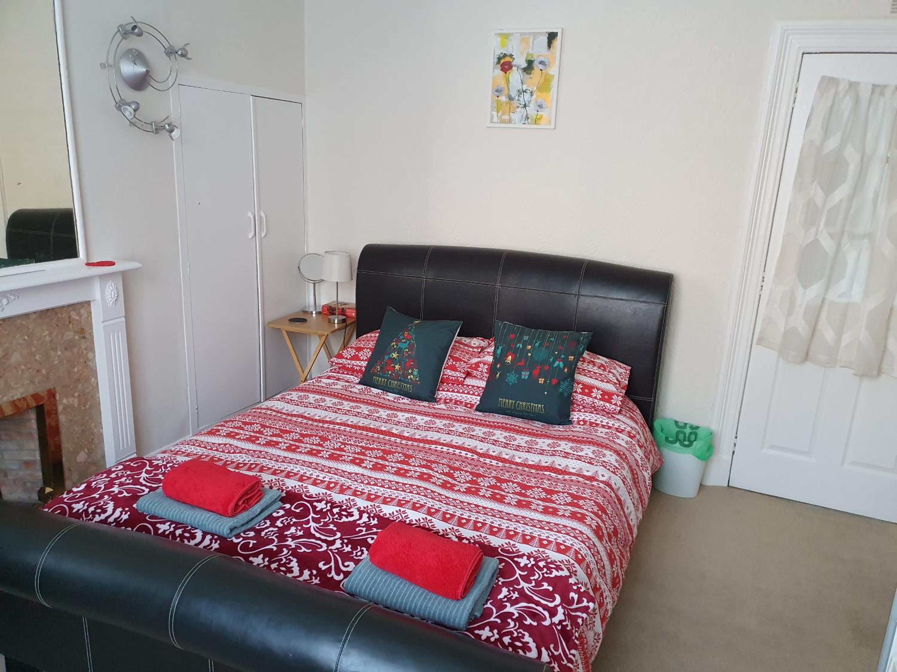 Three-Bedroom Apartment photo 2