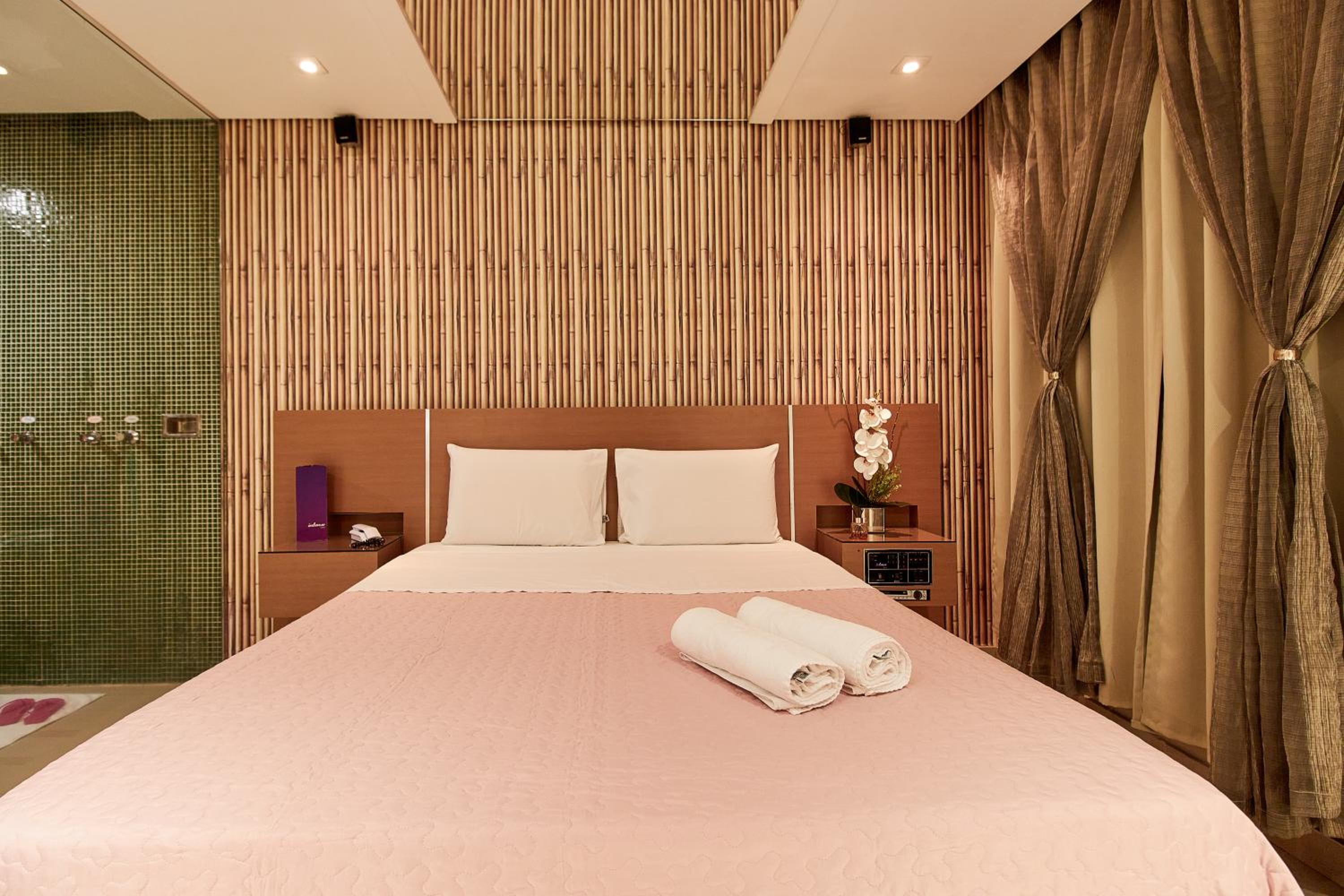 Deluxe Suite - Photo 3