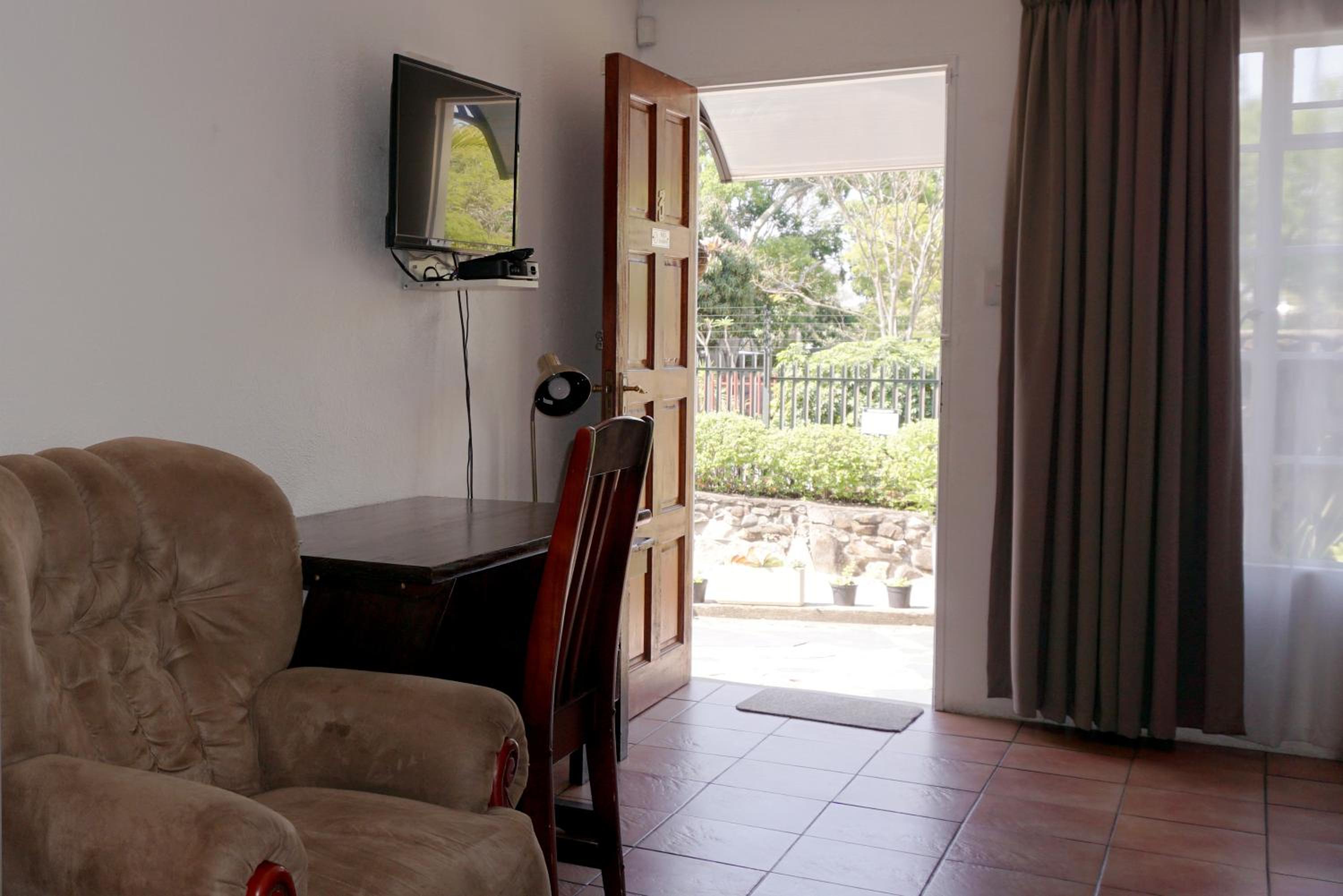 Large Double Room - Photo 10