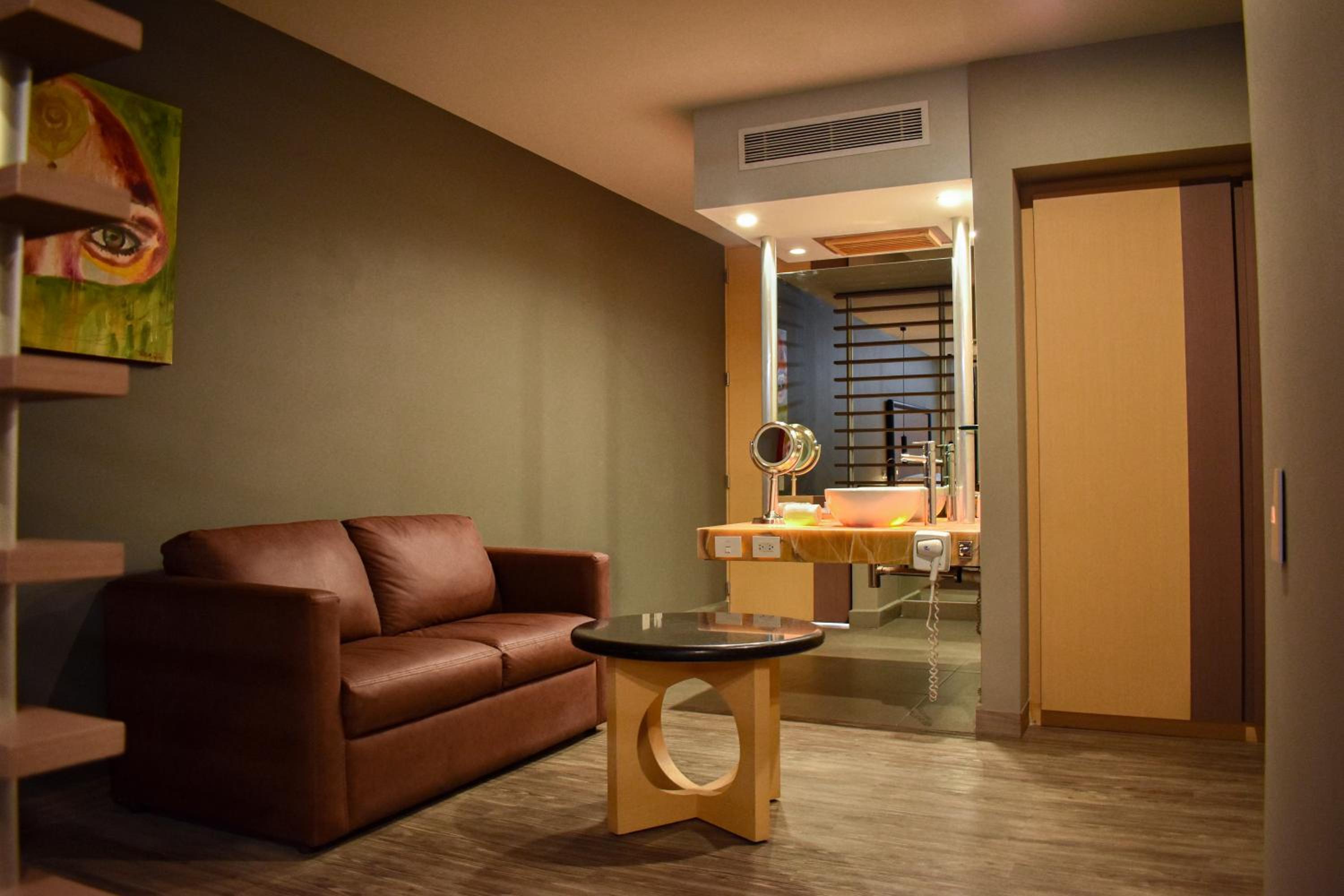 1 King Bed, Suite Terrace, Non-Smoking photo 2