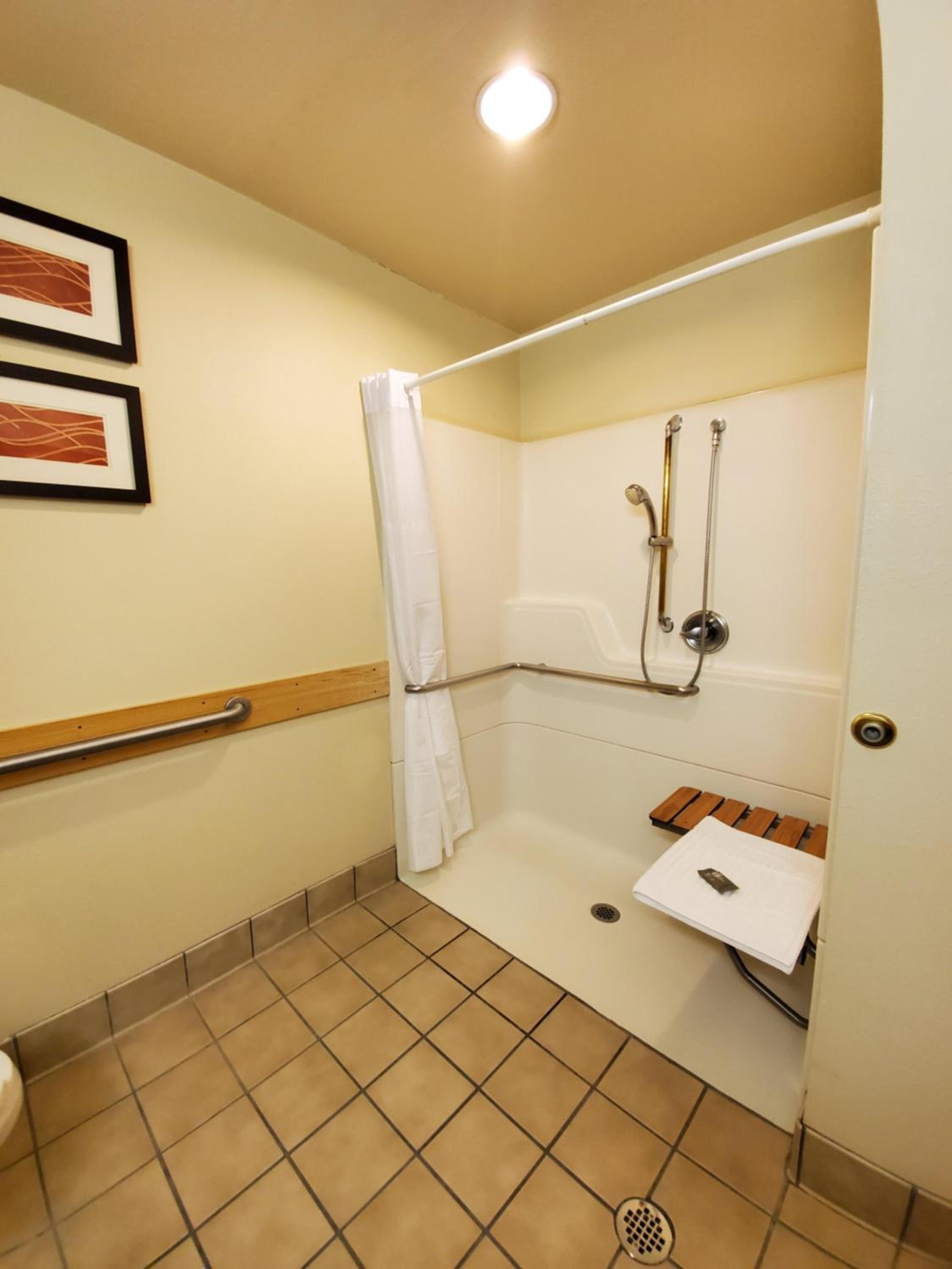 Queen Room - Disability Access/Non-Smoking - Photo 5