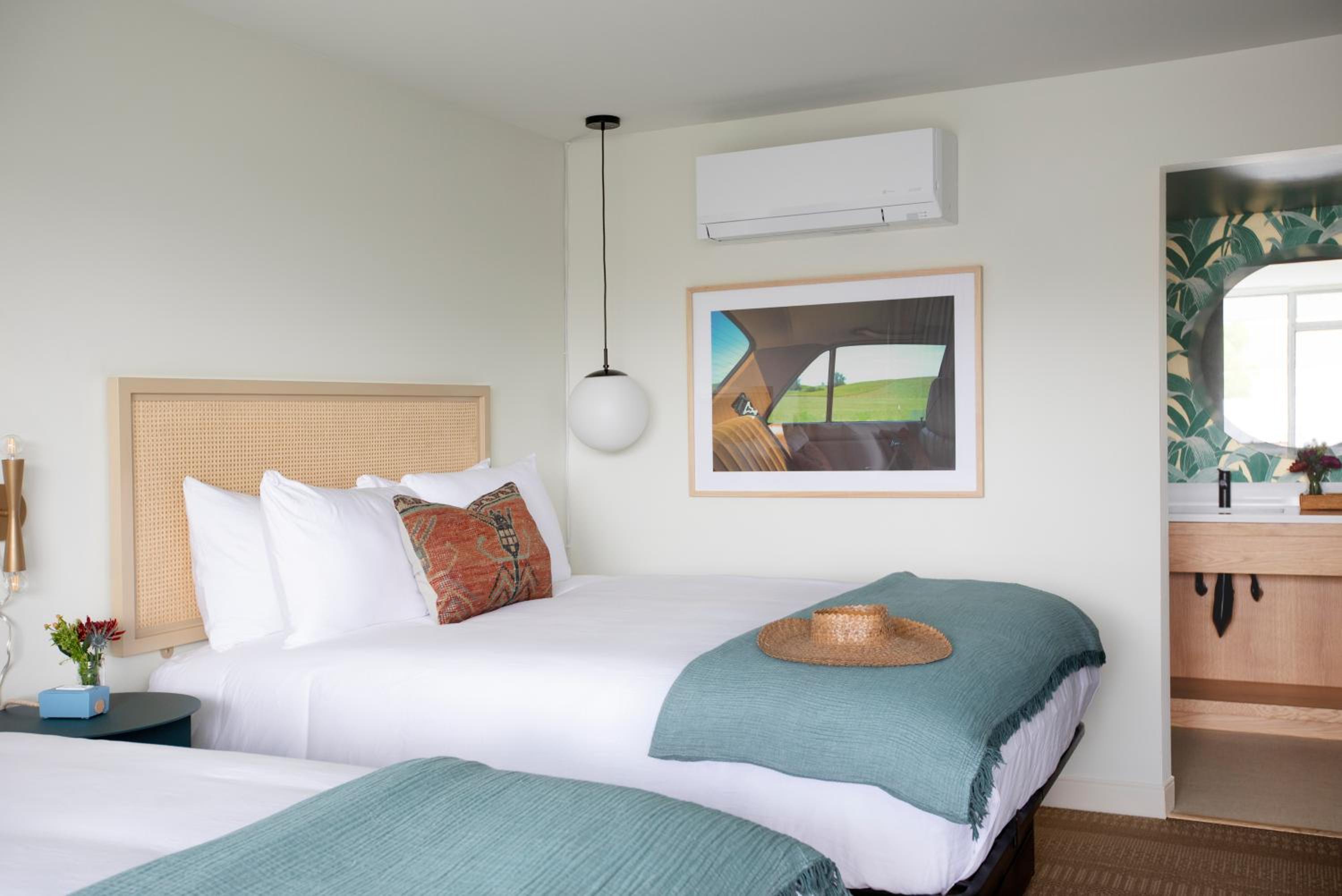 Queen Room with Two Queen Beds - Photo 12