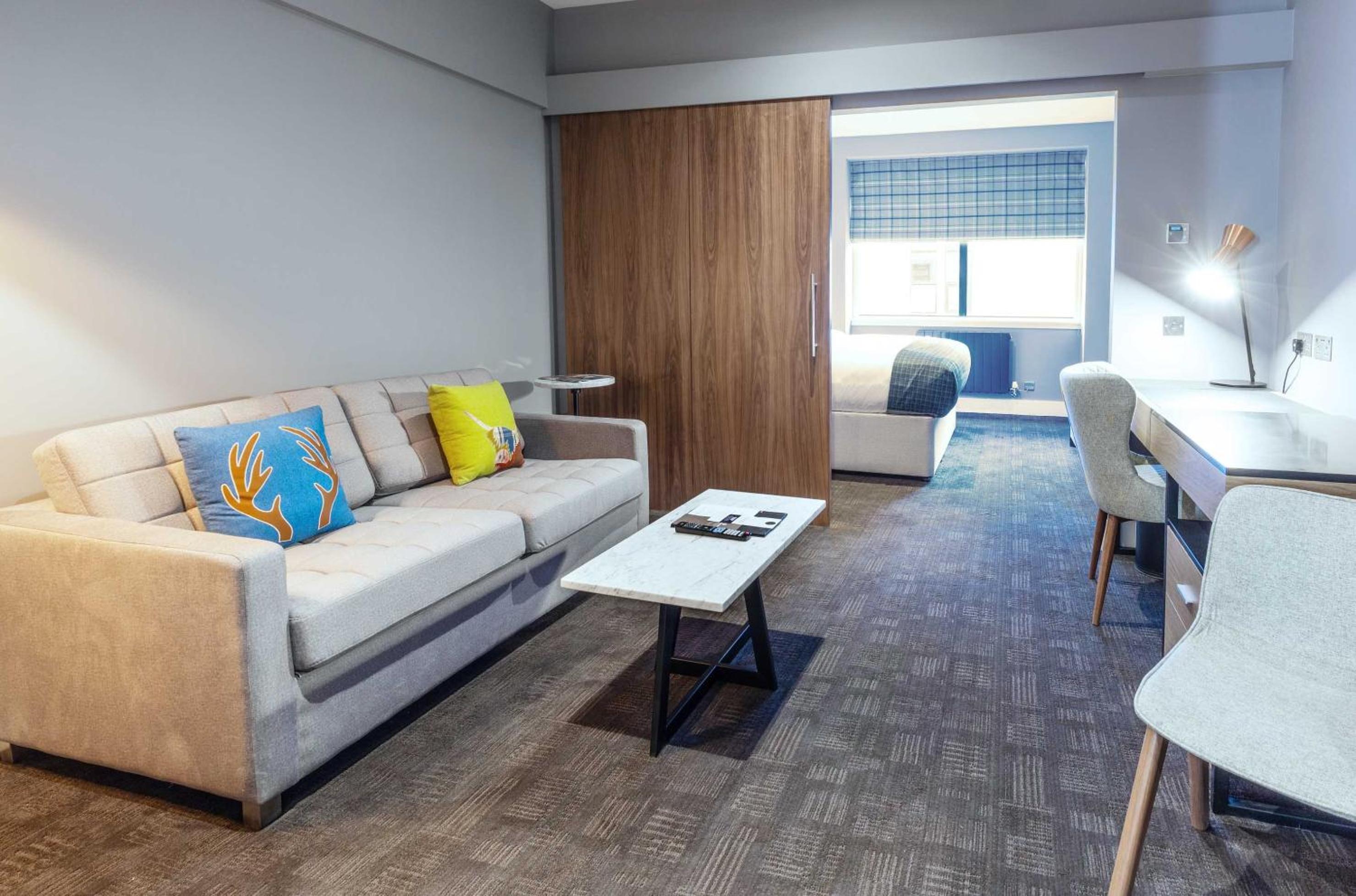 Deluxe Suite, 1 Bedroom, 1 King, Sofa Bed, Kitchenette, photo 6
