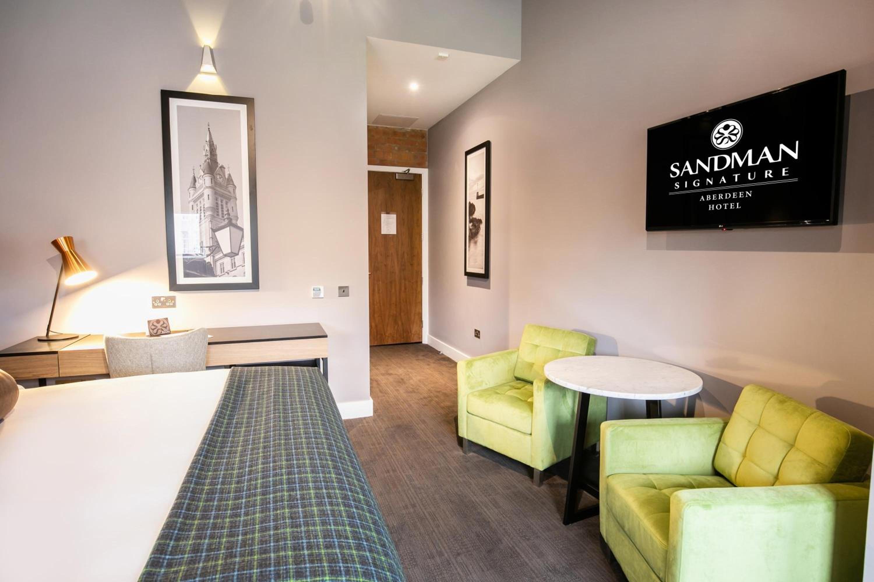 Accessible Room, 1 King Bed photo 3