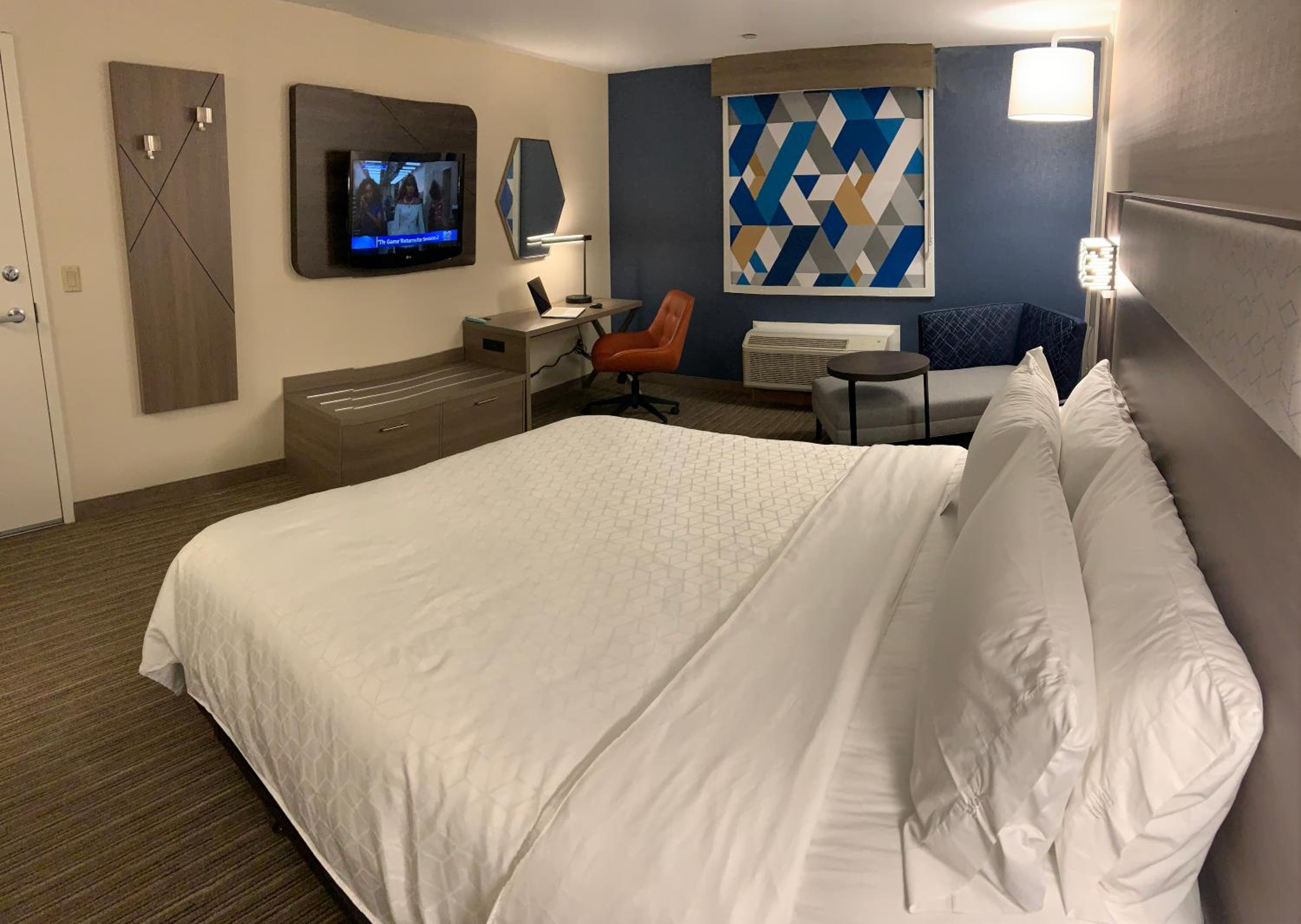 Standard King Room - Photo 7