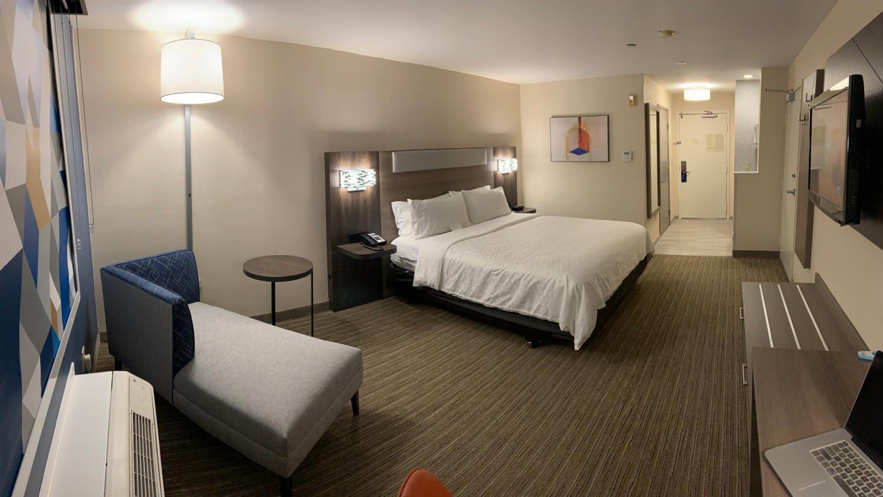 Standard King Room - Photo 9