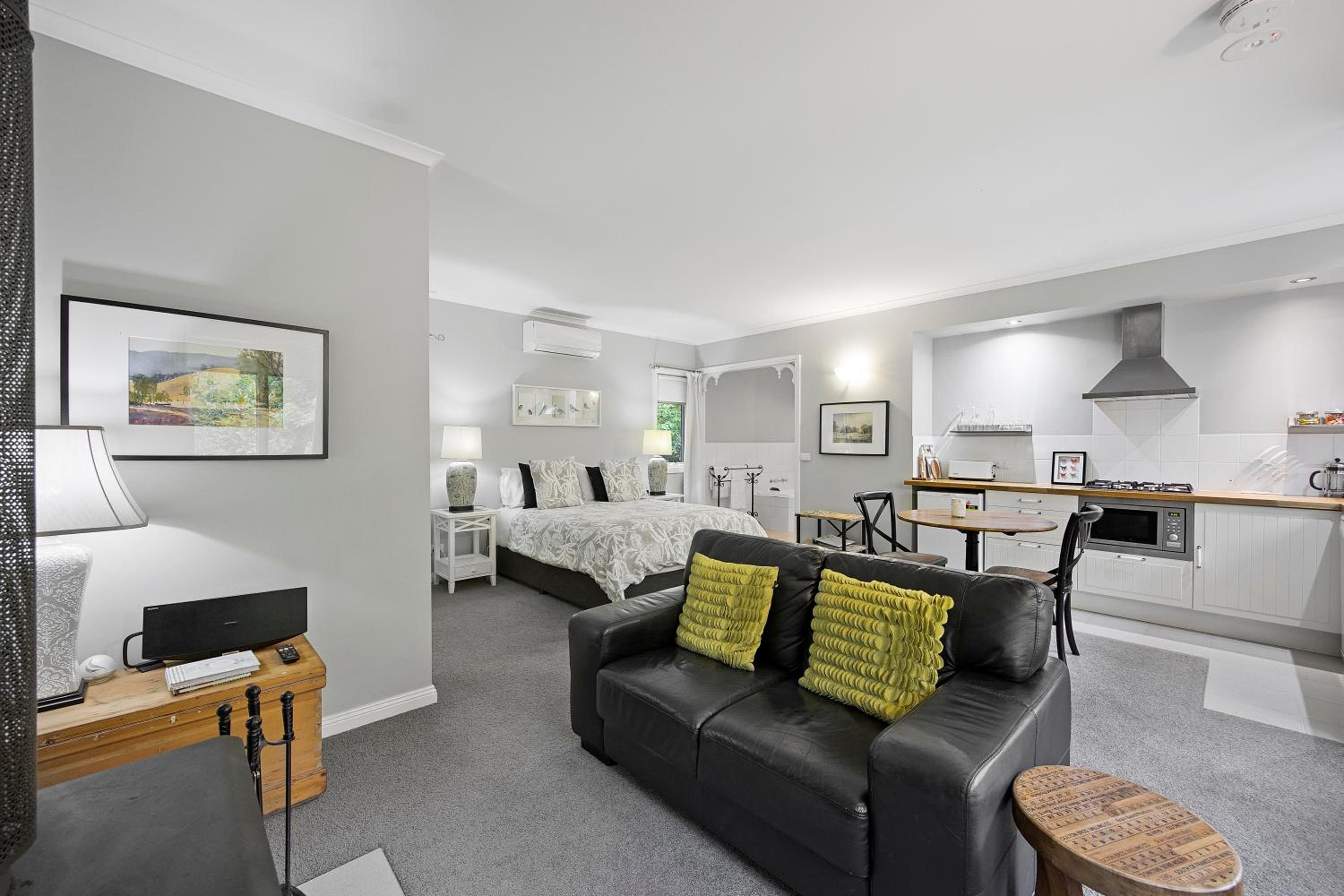 One-Bedroom Cottage - Mistletoe (Adult Only)