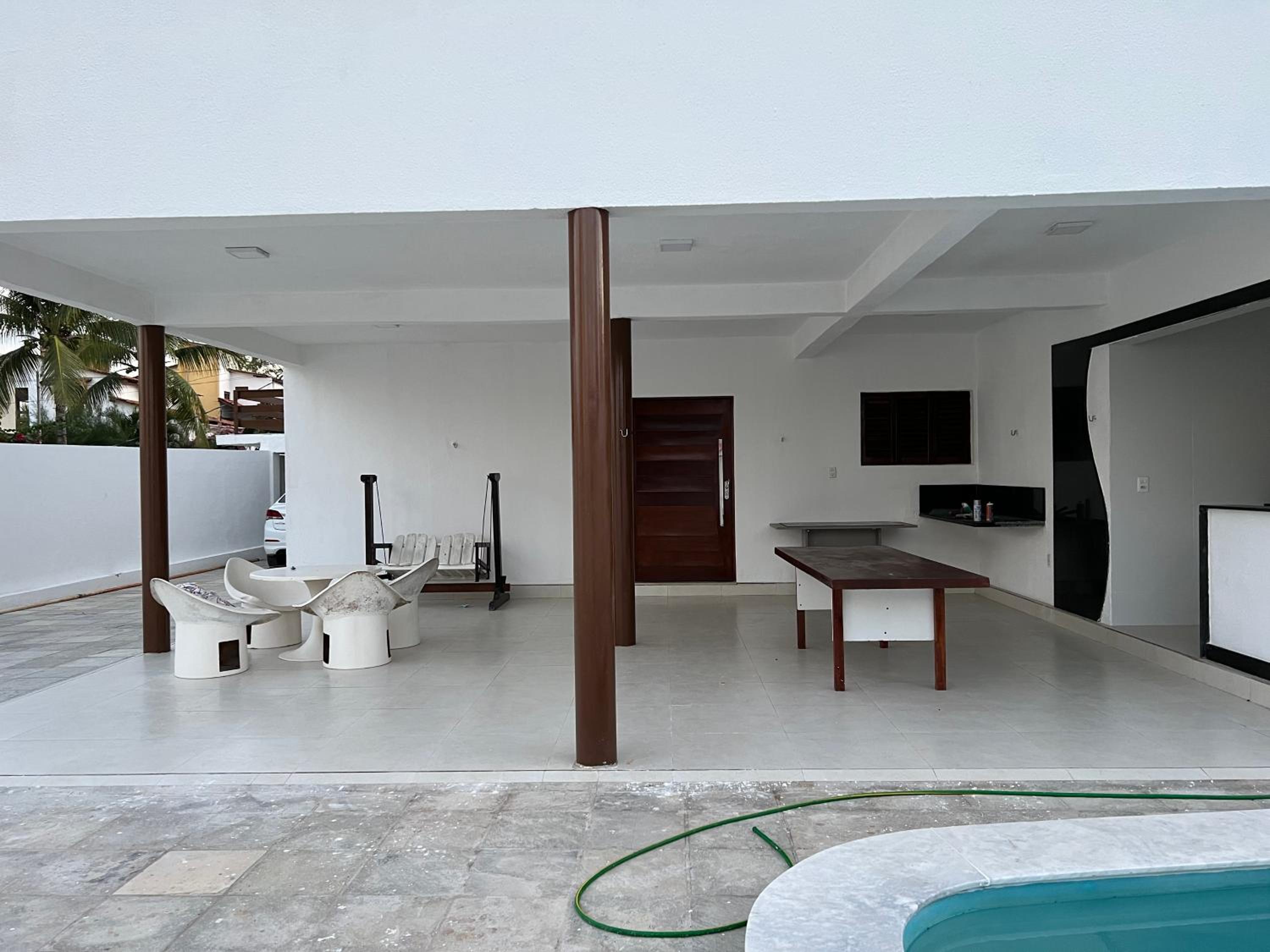 Five-Bedroom House photo 3