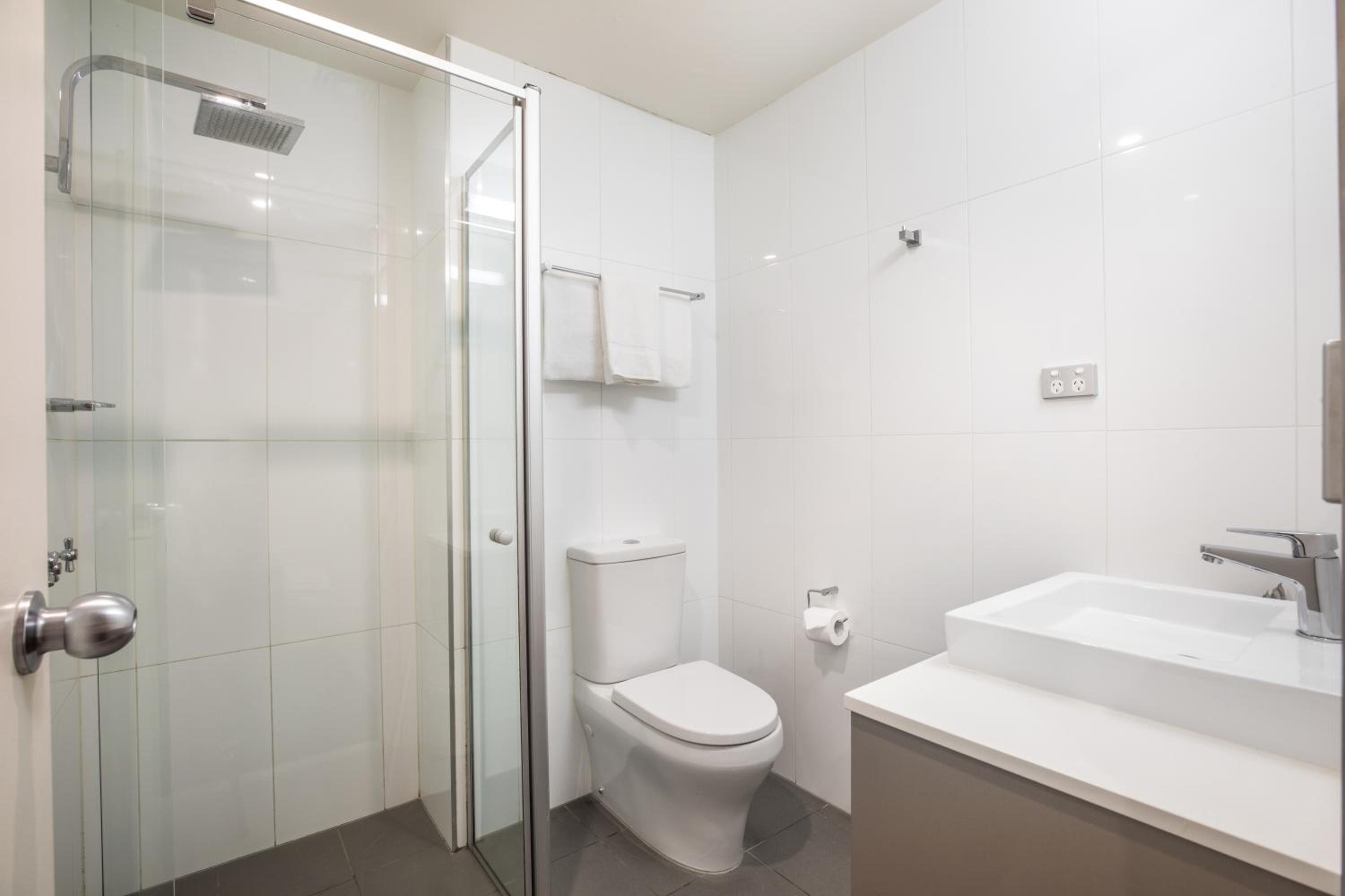 One-Bedroom Apartment - Photo 2