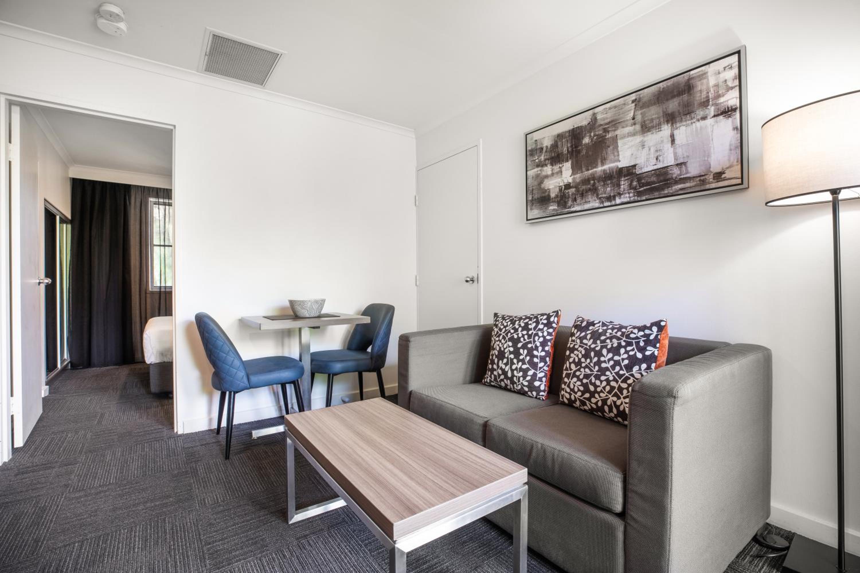 One-Bedroom Apartment - Photo 4