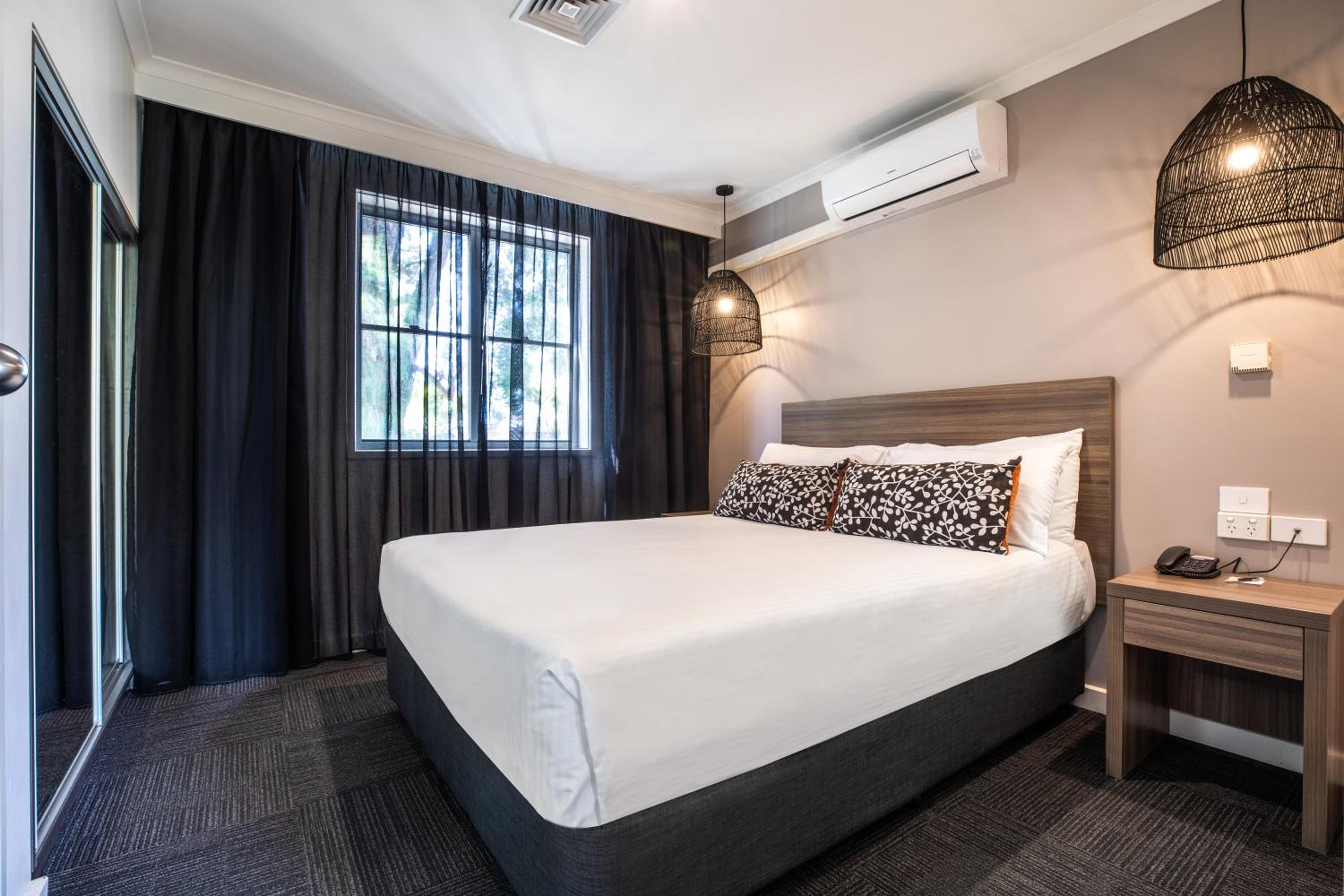 One-Bedroom Apartment - Photo 3