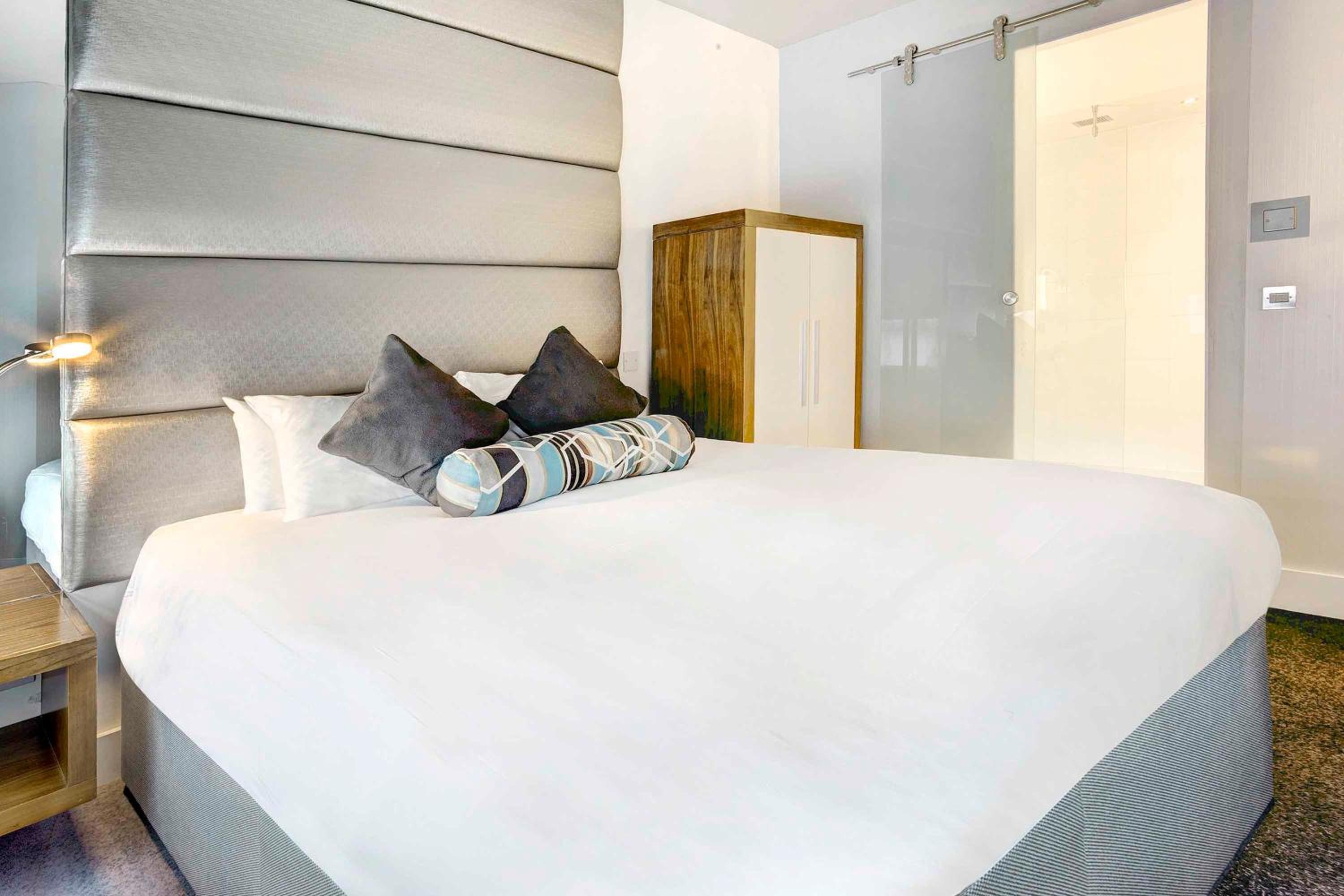 Family Suite, 1 King Bed, Bunk Beds, Kitchenette - Photo 8