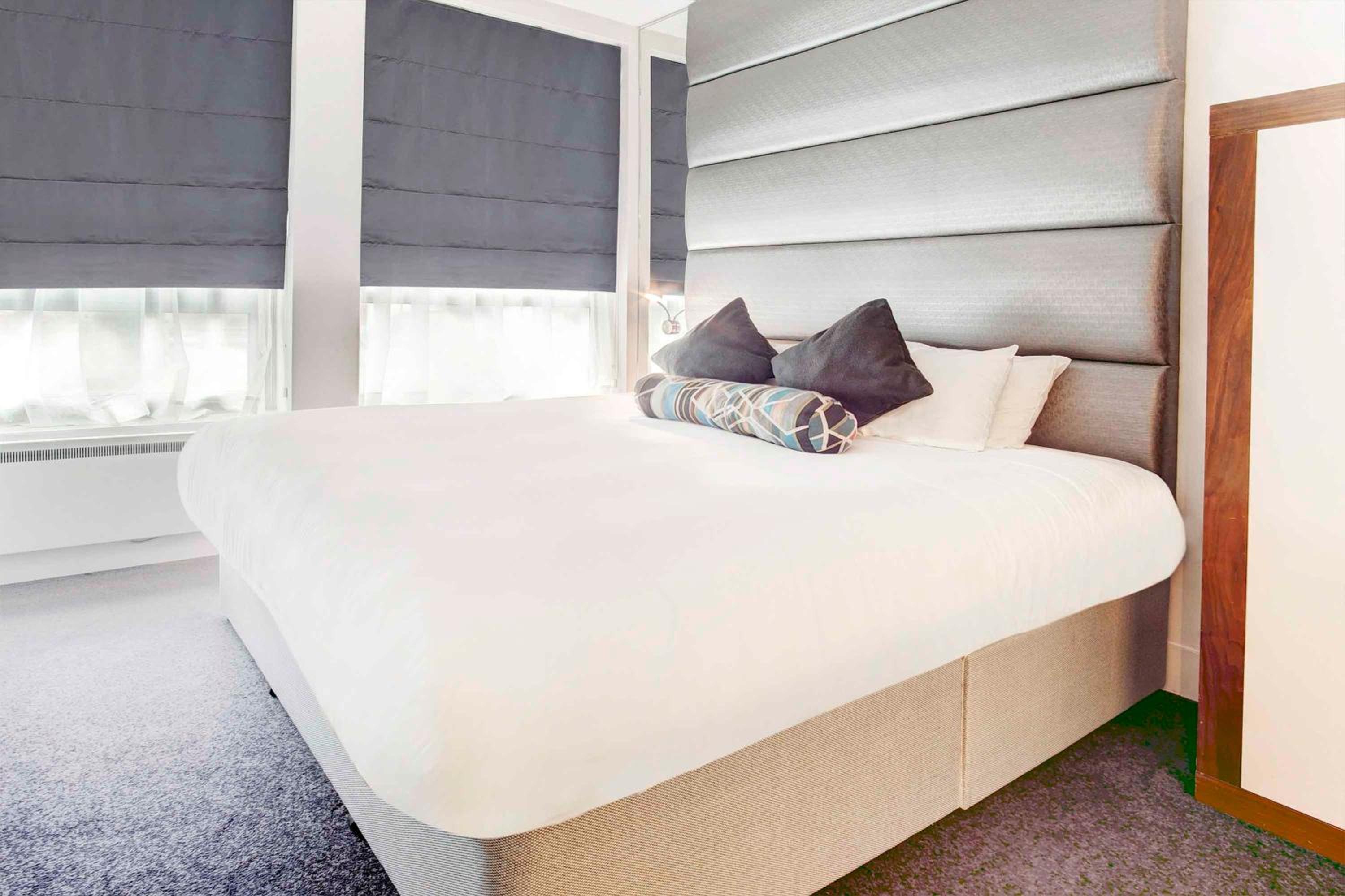 Family Suite, 1 King Bed, Bunk Beds, Kitchenette - Photo 1