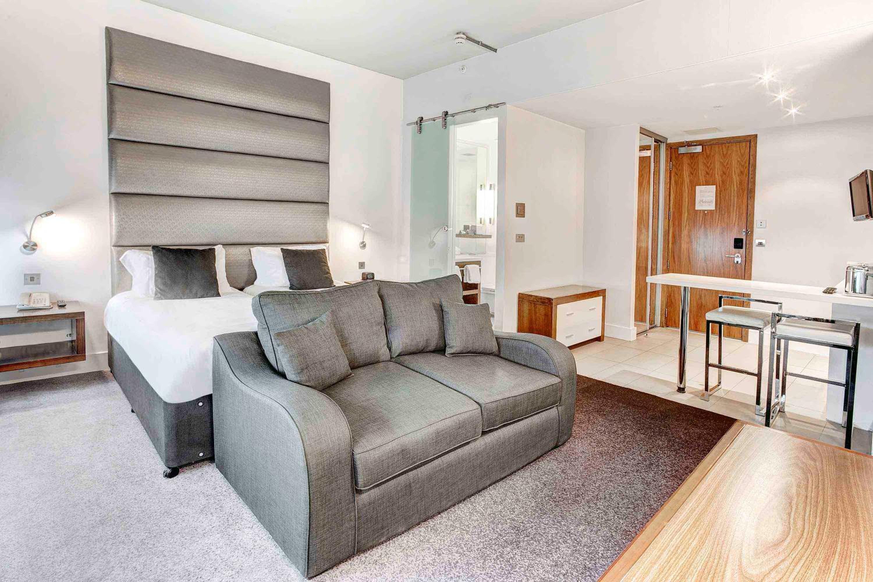 Twin Studio, 2 Single Beds, Sofa Bed, Kitchenette - Photo 8