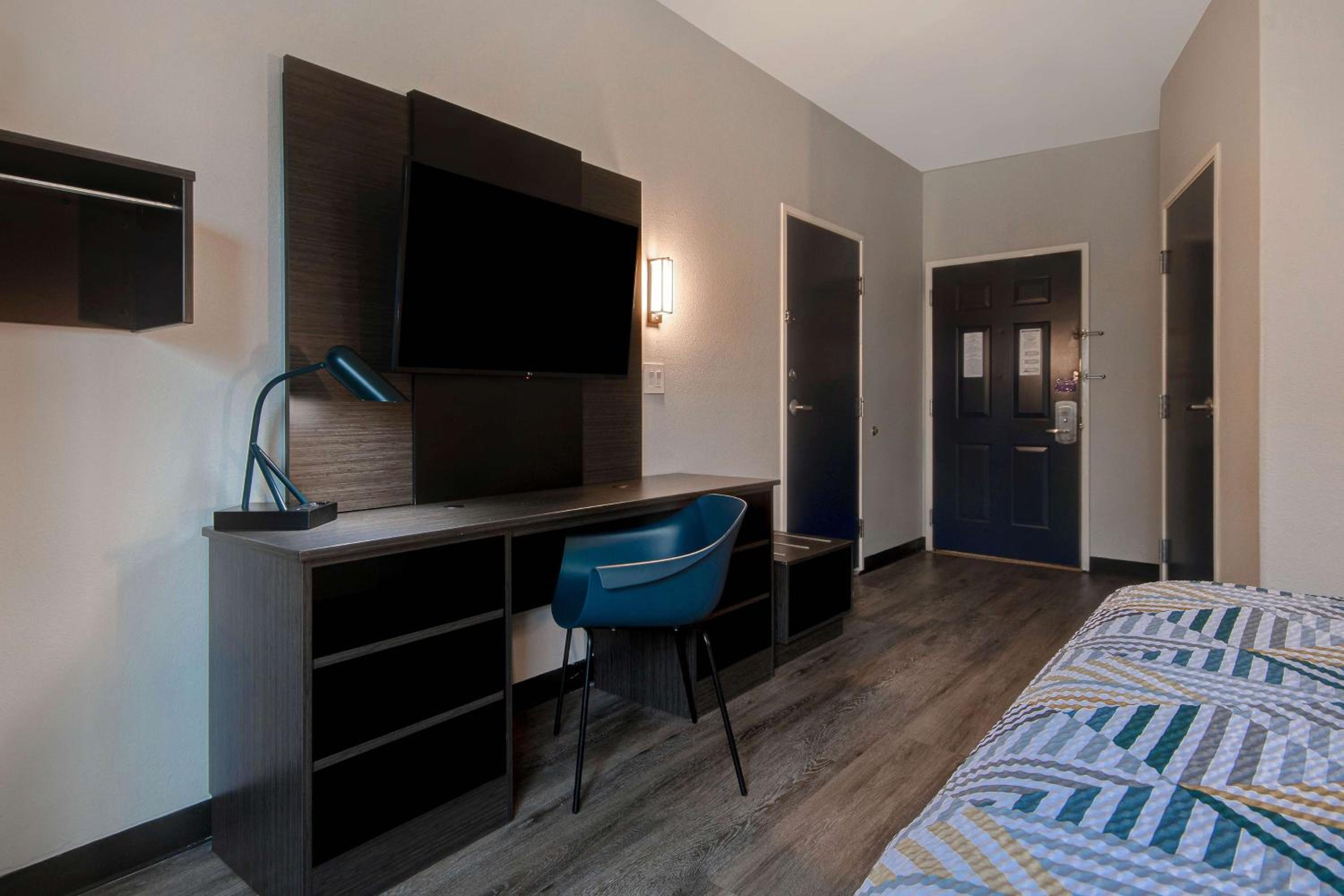 Queen Room - Disability Access - Roll in Shower
