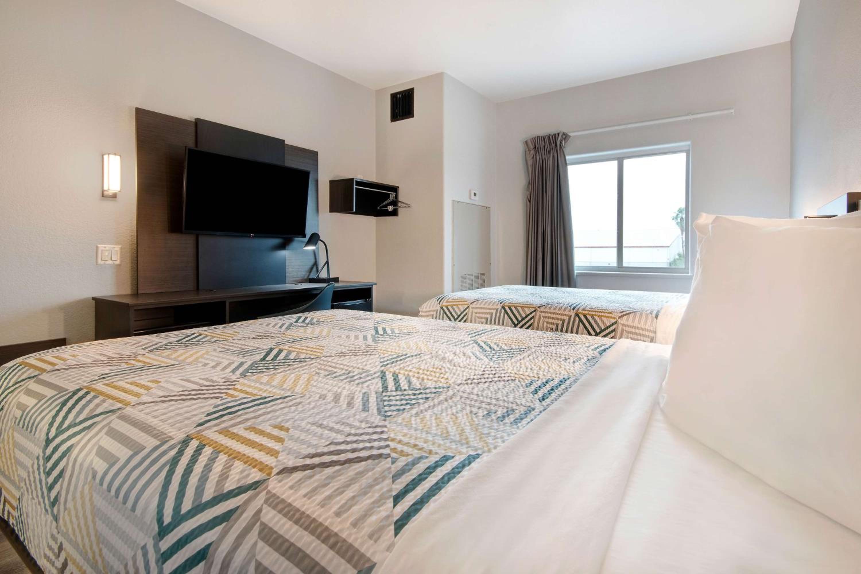 Quadruple Room - Non-Smoking