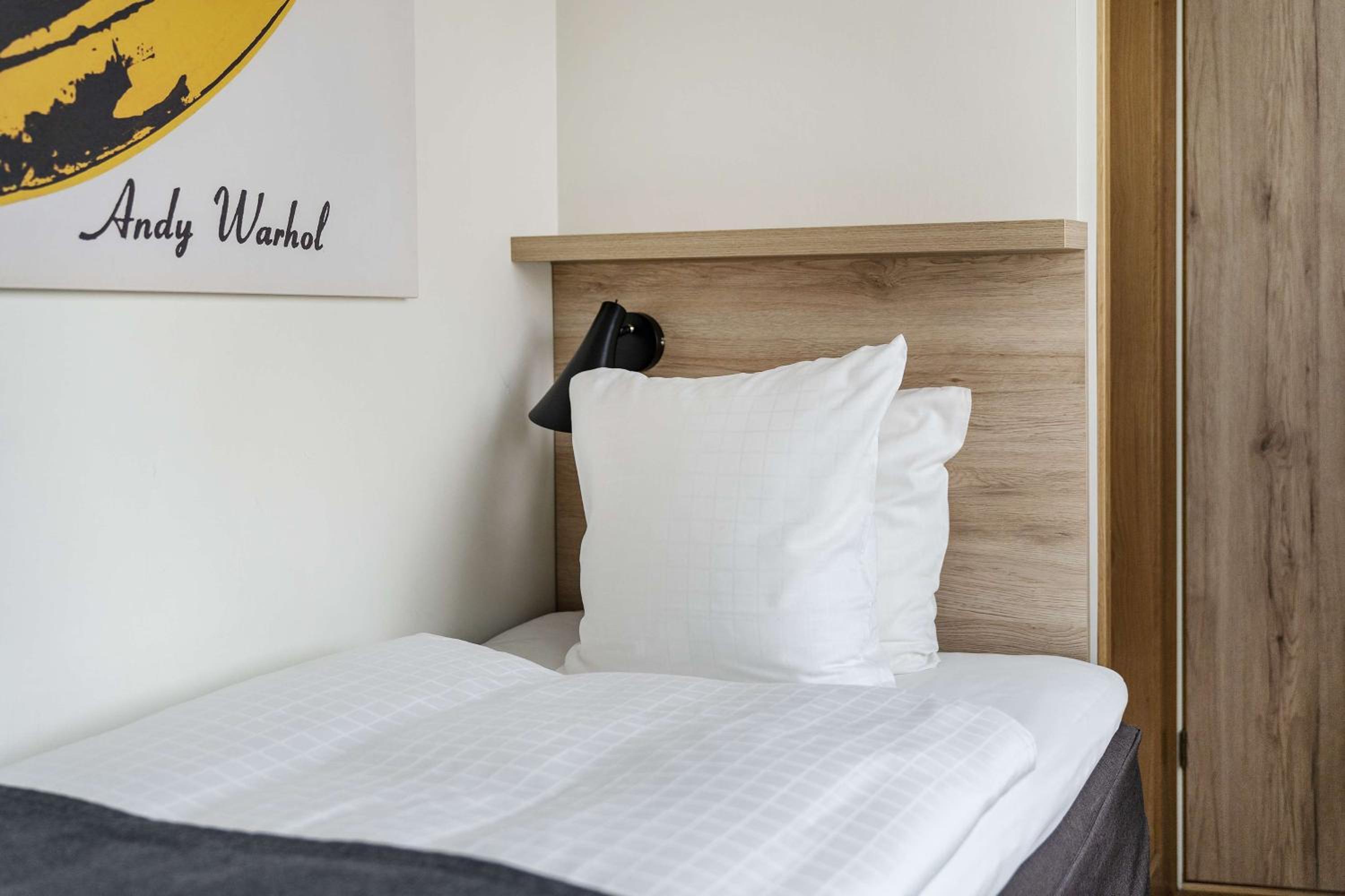 Small Single Room photo 1