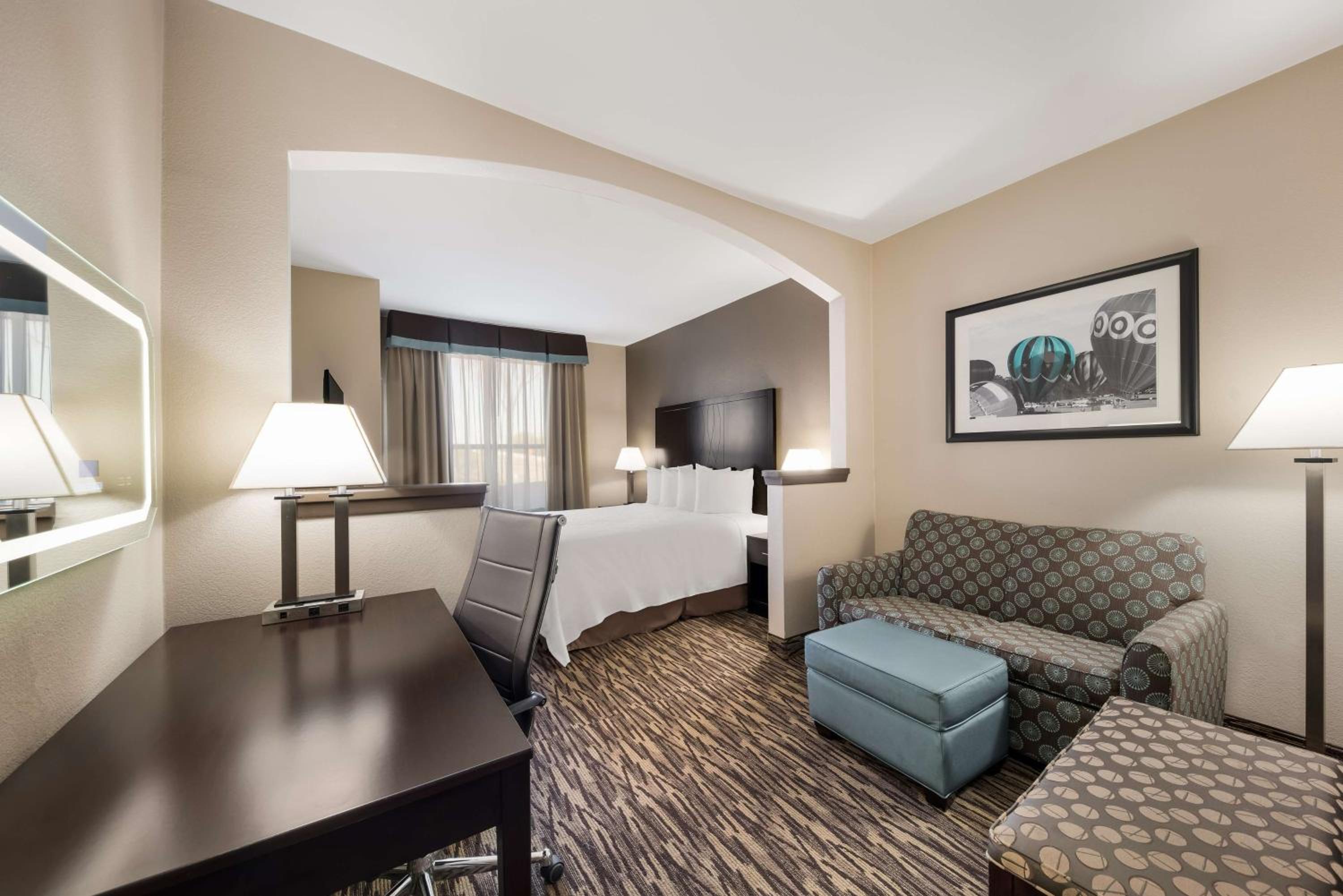 King Room with Sofa Bed and Bath Tub - Disability Access/Non-Smoking