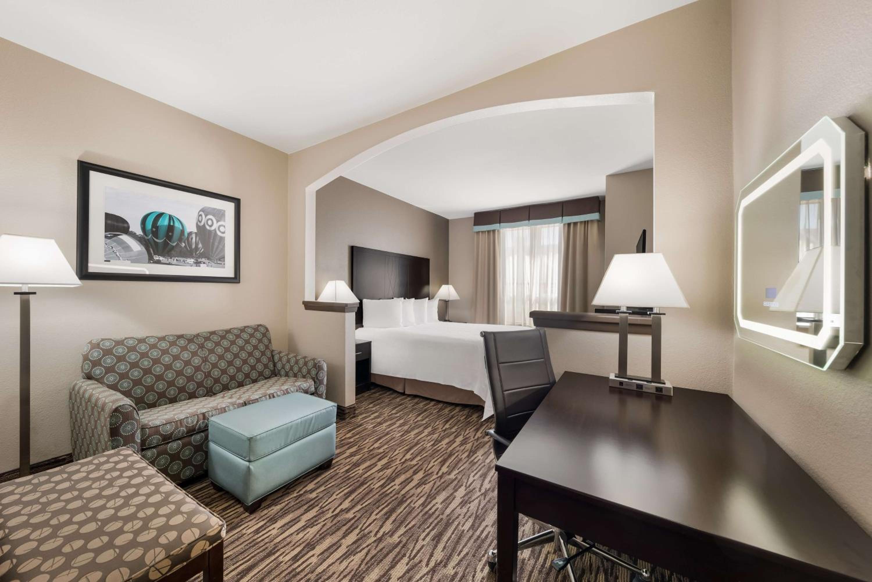 King Room with Roll-In Shower - Disability Access