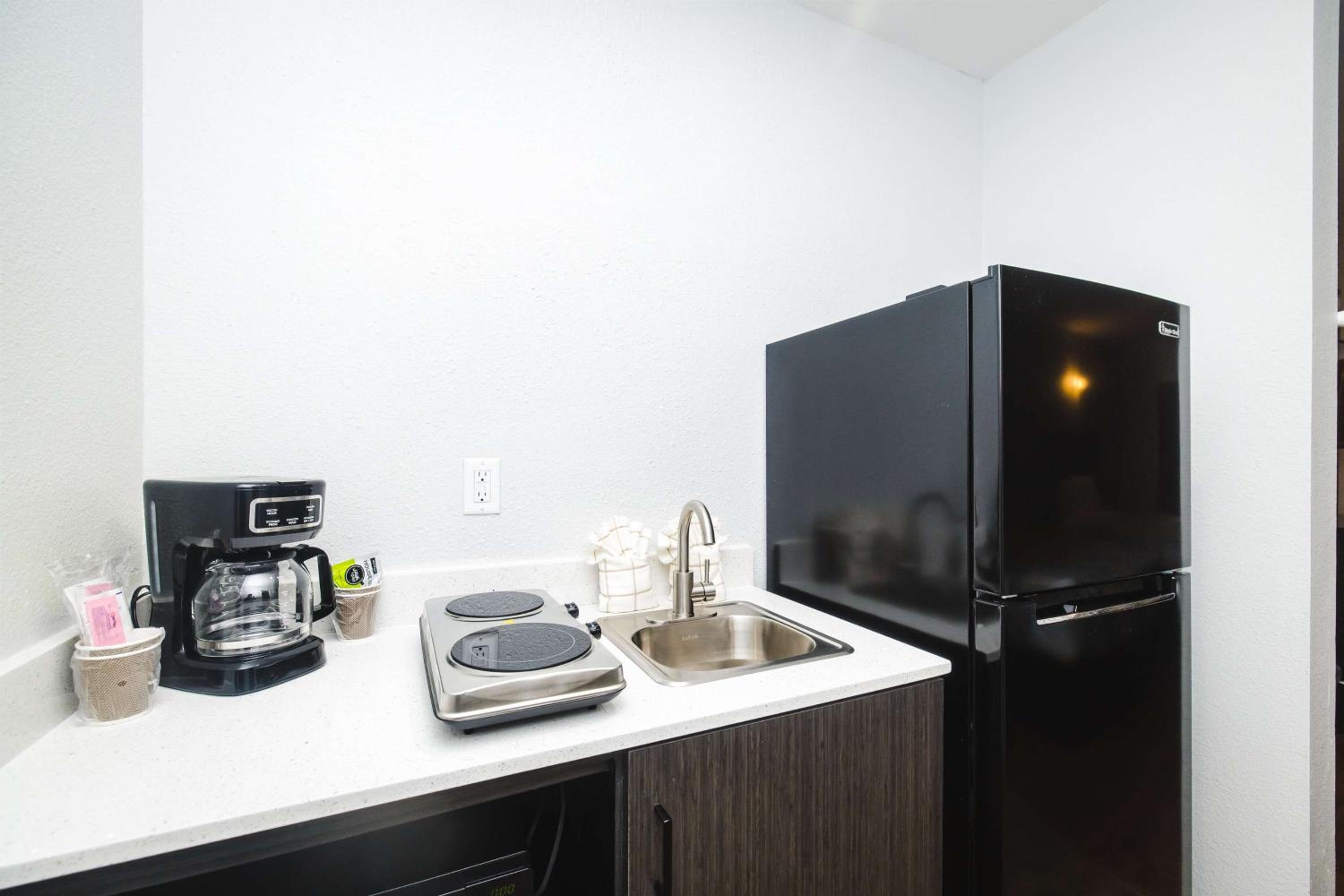 King Room with Roll-In Shower - Disability Access - Photo 2