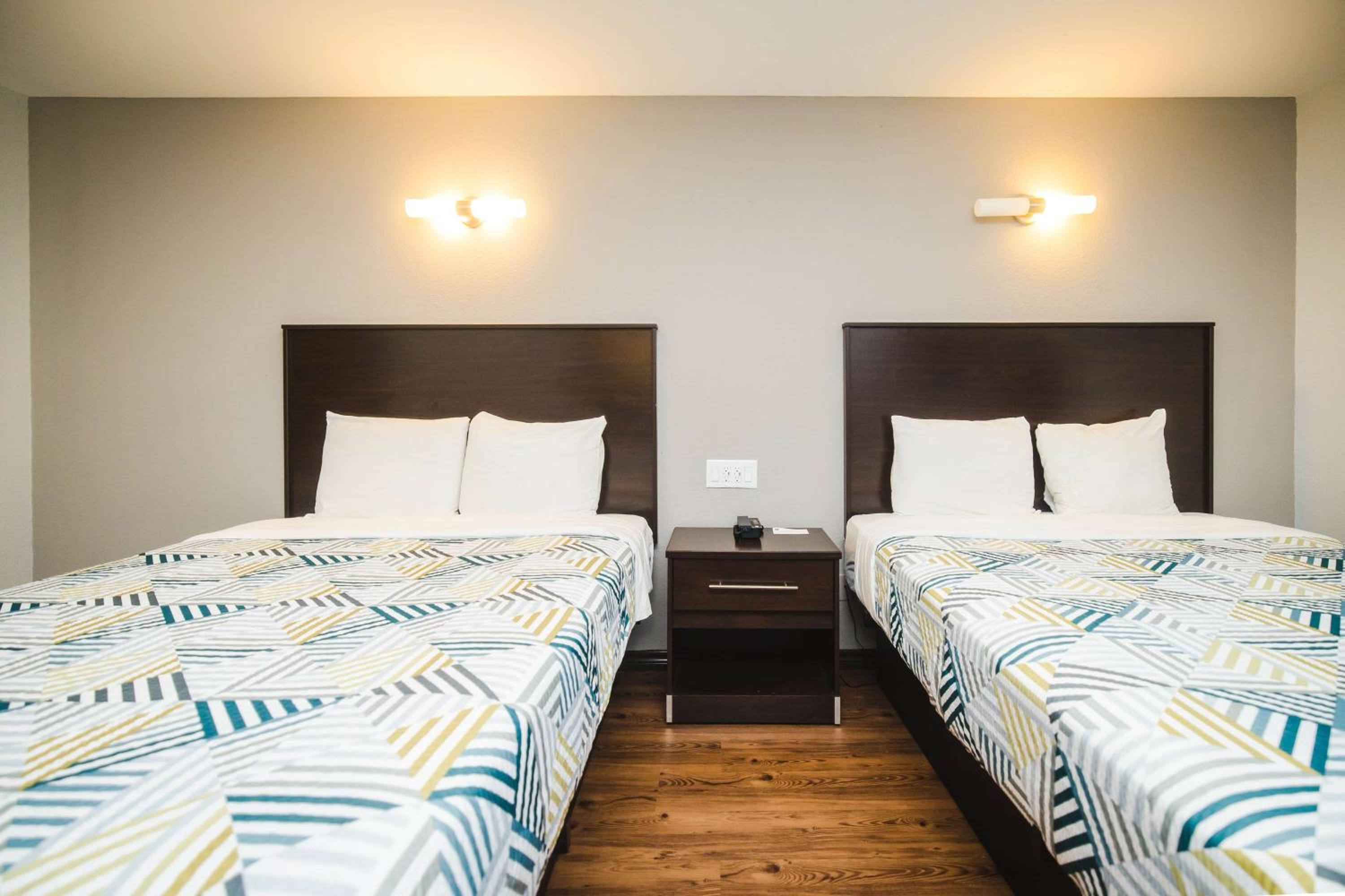 Queen Room with Two Queen Beds - Disability Access - Non-Smoking - Photo 1