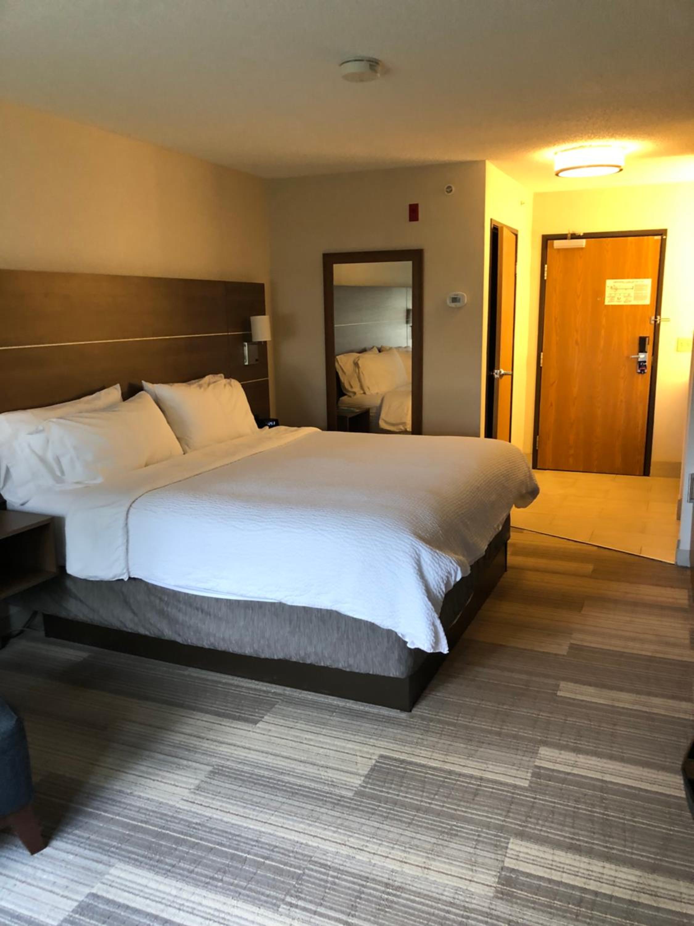 Standard King Room - Photo 3